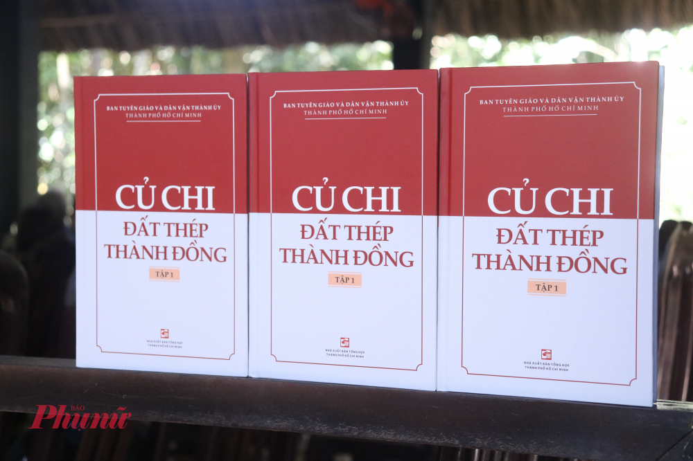 Quyển sách Củ Chi - Đất thép Thành đồng