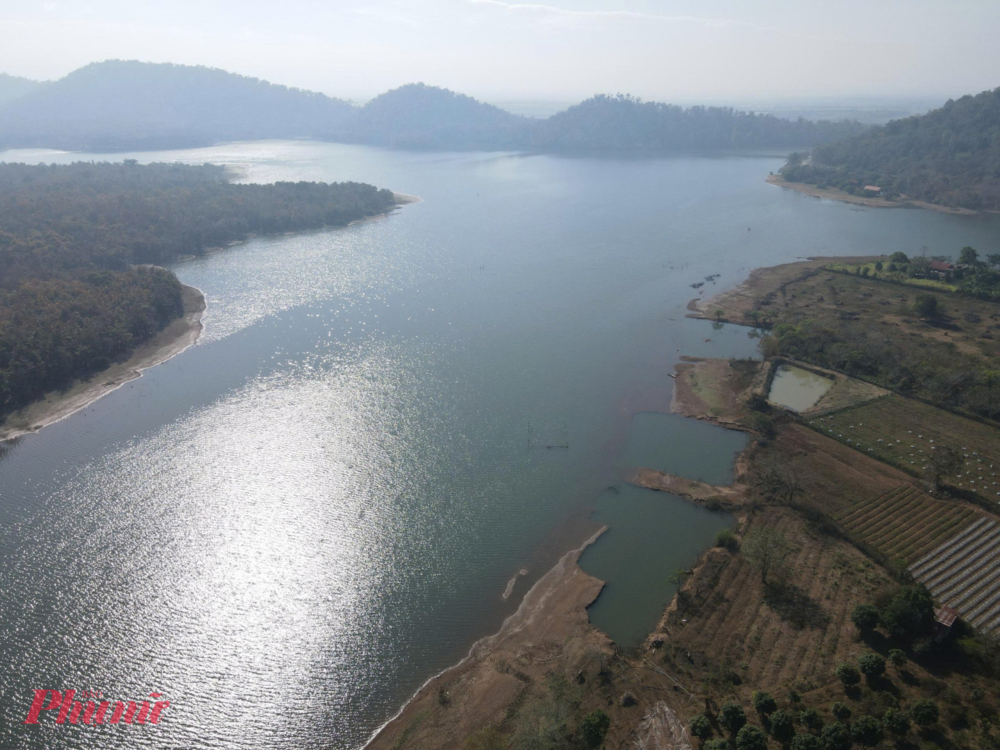 Nơi đây có phong cảnh thơ mộng, trữ tình gắn với dòng sông Sêrêpôk huyền thoại, nước chảy quanh năm.