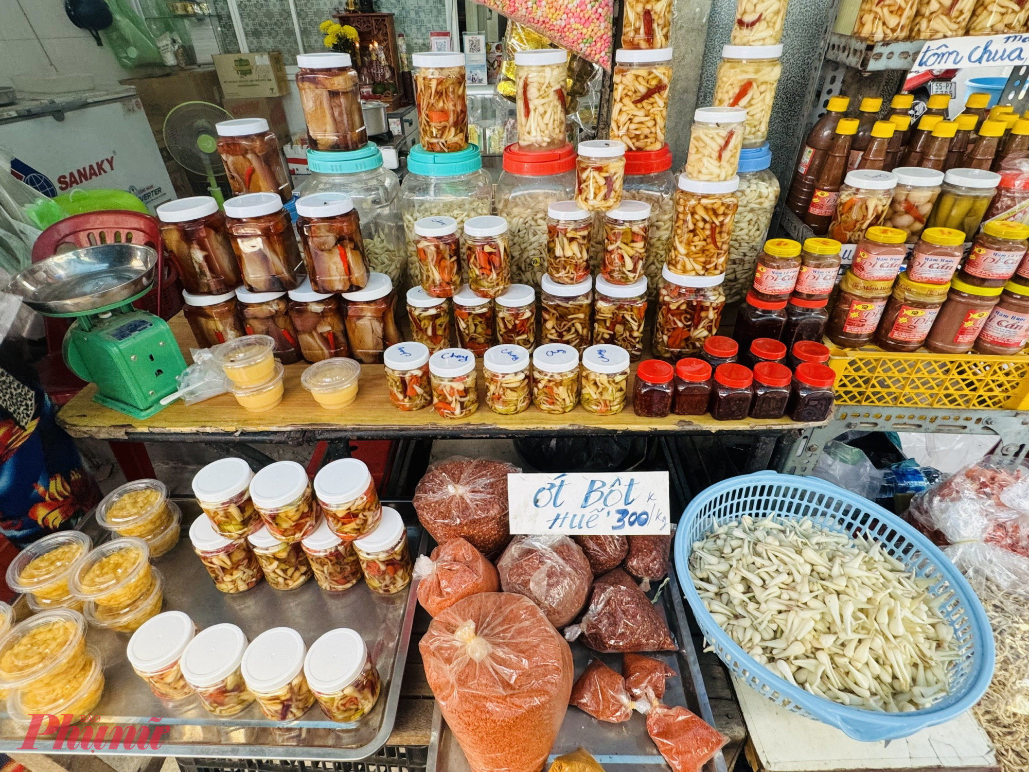 Riêng kiệu đã phơi đủ héo, được làm sạch sẽ thì có giá 200.000 đồng/kg