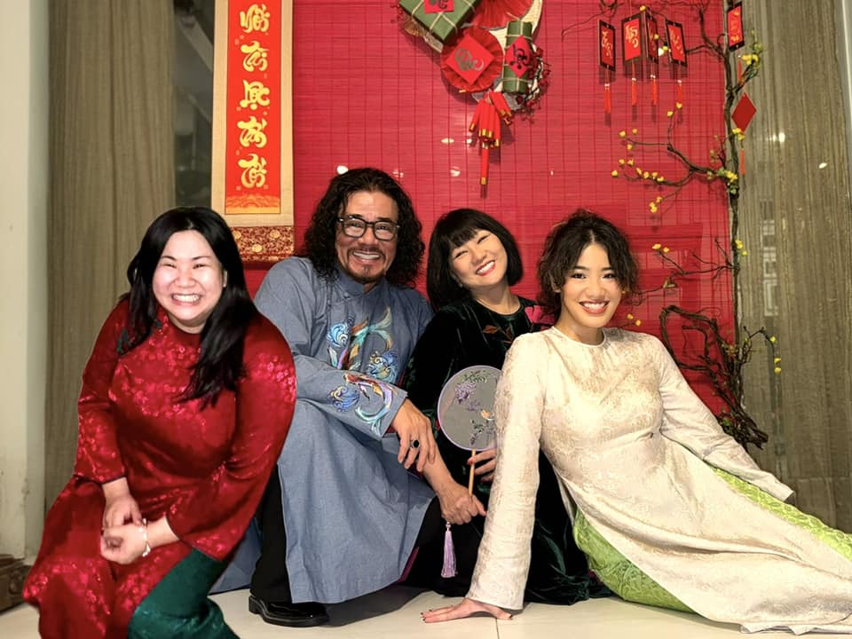 Gia đình của nghệ sĩ Khắc Triệu - ca sĩ Cẩm Vân. CeCe Trương 