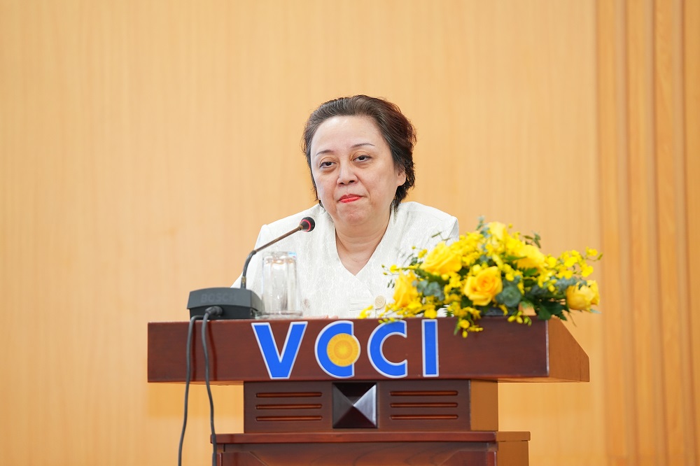 Bà Phạm Khánh Phong Lan - Giám đốc Sở An toàn thực phẩm TPHCM chia sẻ tại diễn đàn