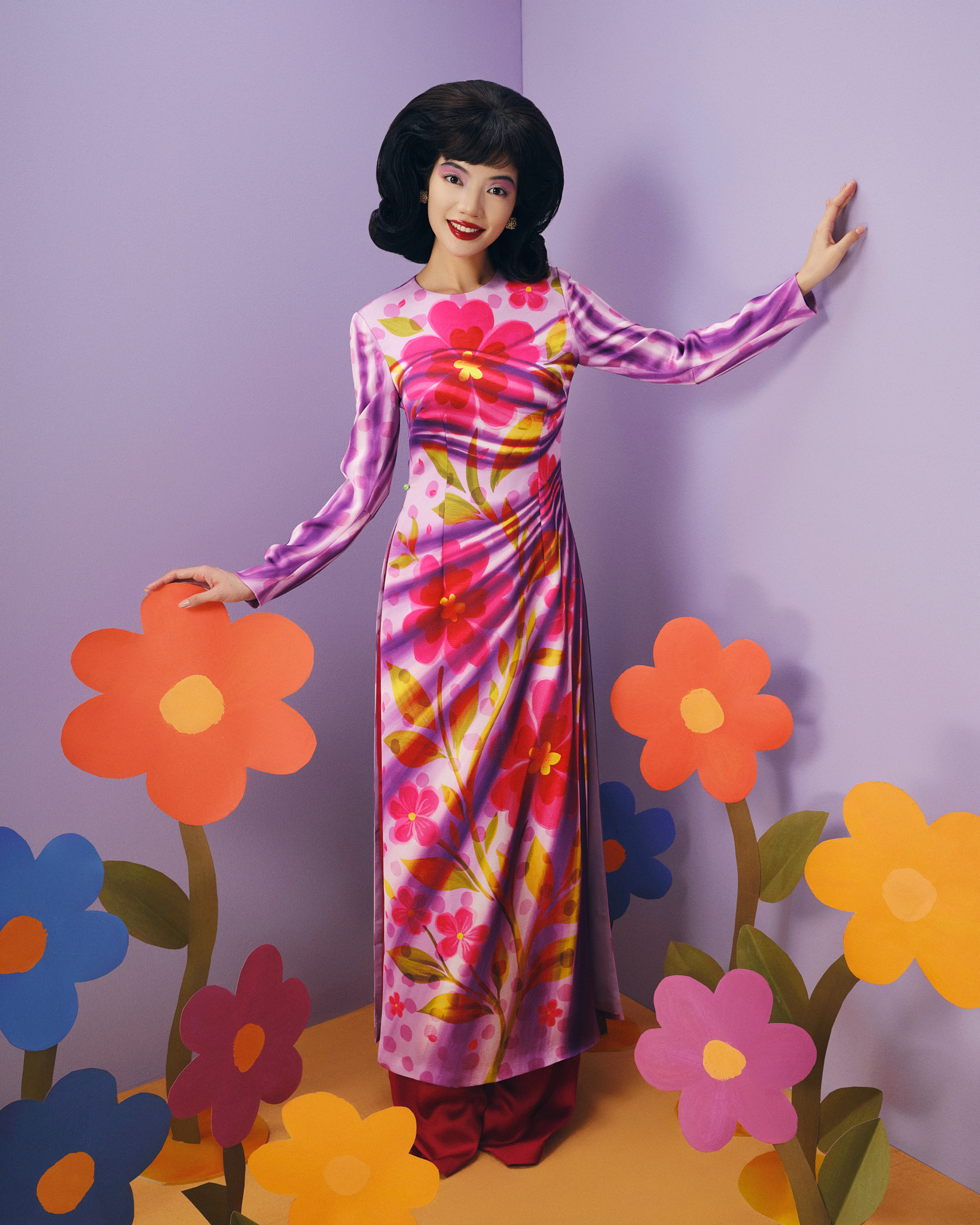 Các thiết kế áo dài tết của Thủy Nguyễn còn hướng tới tinh thần hình ảnh người phụ nữ Việt trong ngày xuân: rực rỡ nhưng tinh tế, mềm mại mà tự tin, bước vào năm mới với tinh thần hiện đại, đồng thời vẫn mang theo dấu ấn văn hóa rất riêng.