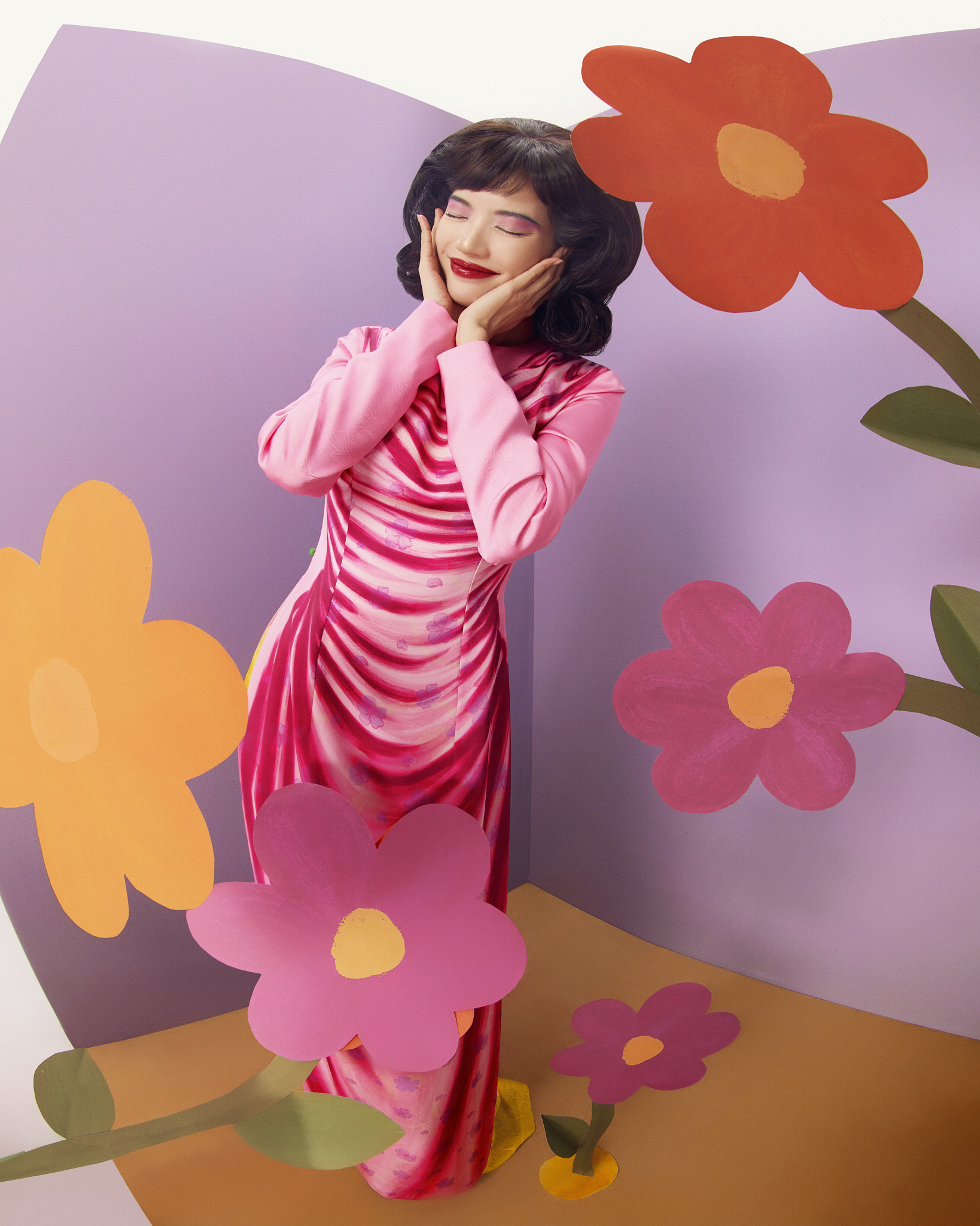 Mỗi chiếc áo dài giống như một bức tranh xuân sống động, nơi màu sắc đóng vai trò dẫn dắt cảm xúc thị giác.