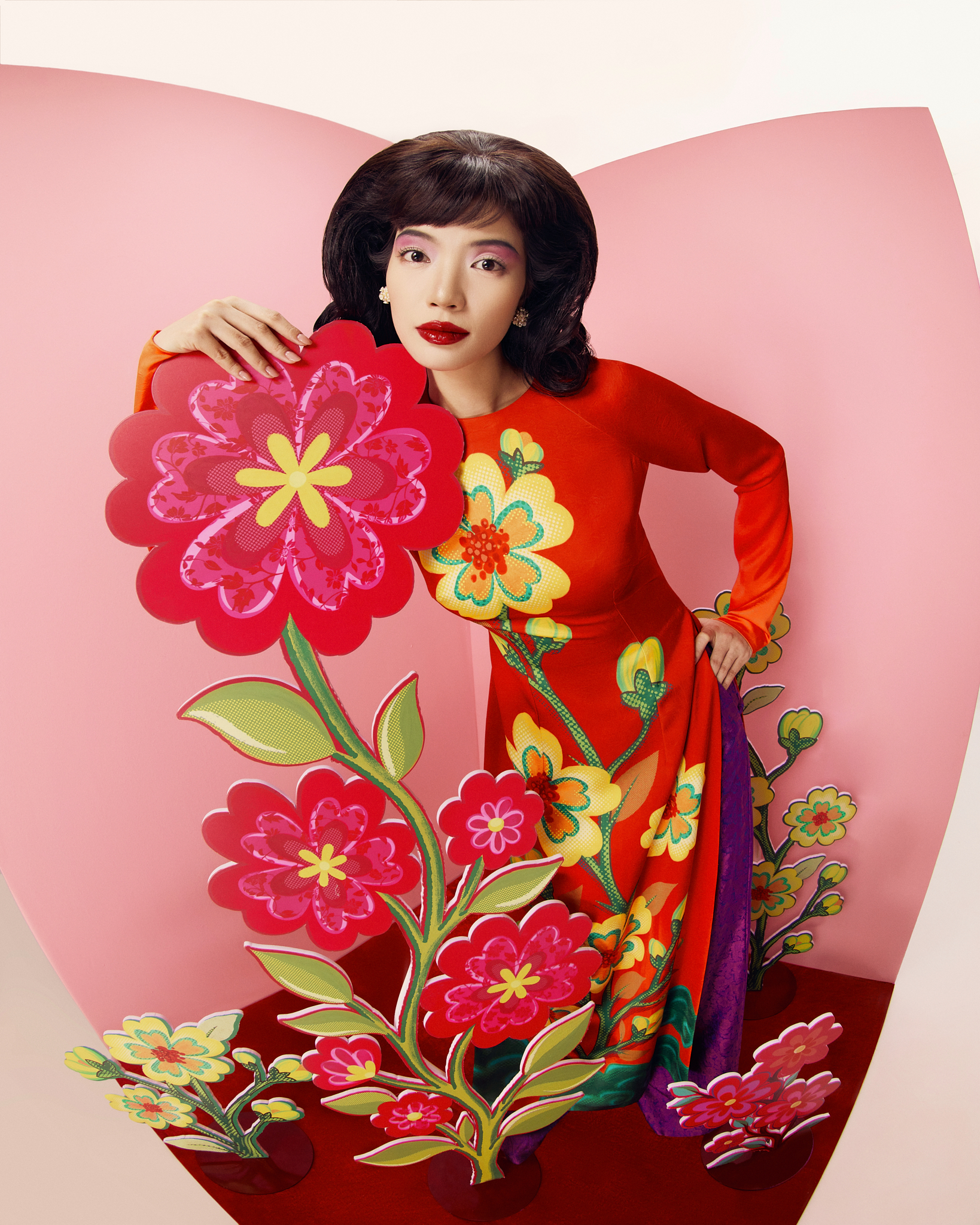  Bộ sưu tập áo dài Tết của NTK Thủy Nguyễn tiếp tục cho thấy cách chị kể câu chuyện văn hóa bằng ngôn ngữ thị giác giàu chất nghệ thuật, trong đó thiết kế, màu sắc và bối cảnh hòa quyện thành một tổng thể thống nhất.