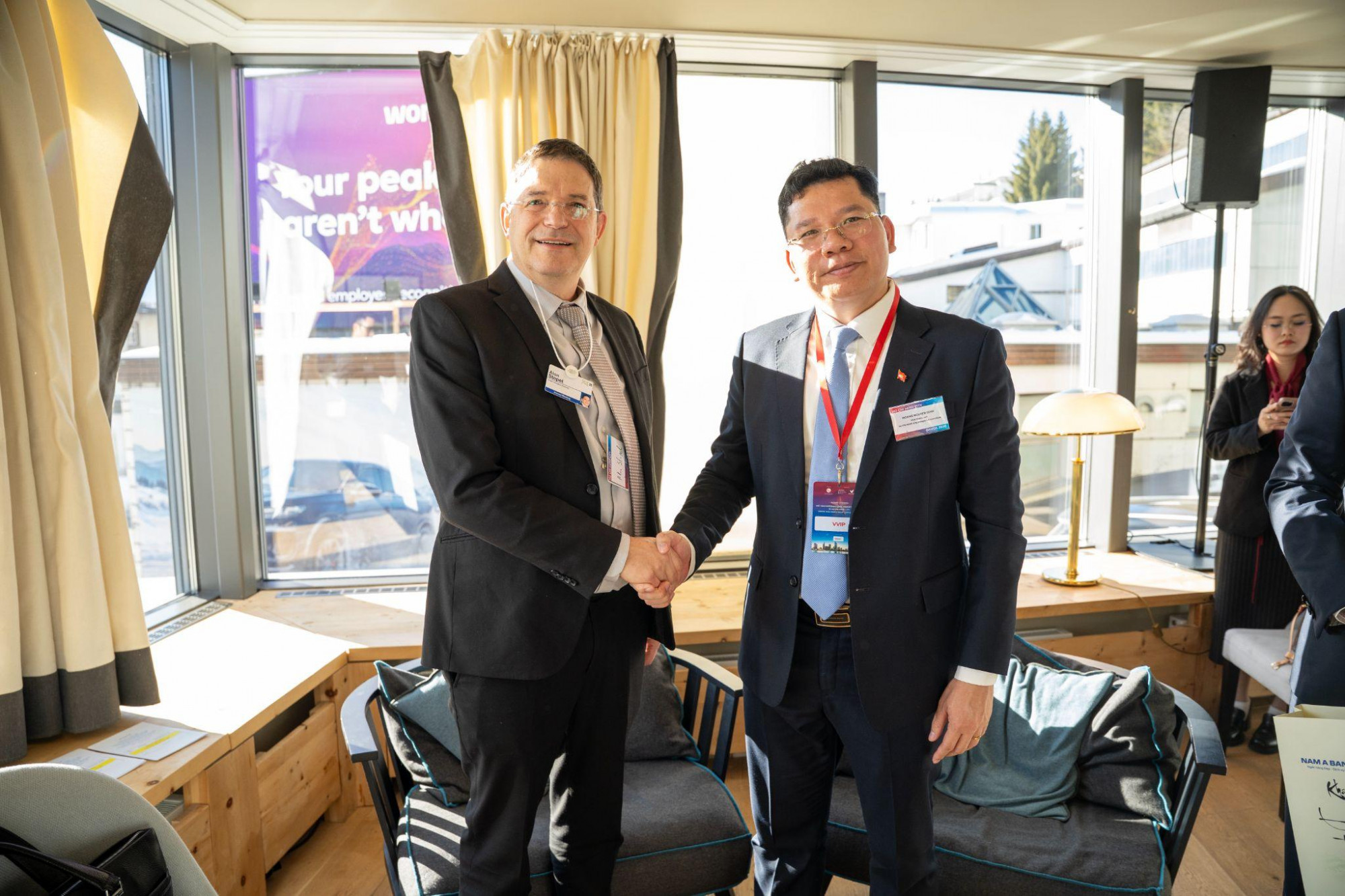 Phó Chủ tịch UBND TP.HCM Hoàng Nguyên Dinh gặp và làm việc với ông Alon Stopel, Chủ tịch Cơ quan Đổi mới sáng tạo Israel - Ảnh: HCMC C4IR