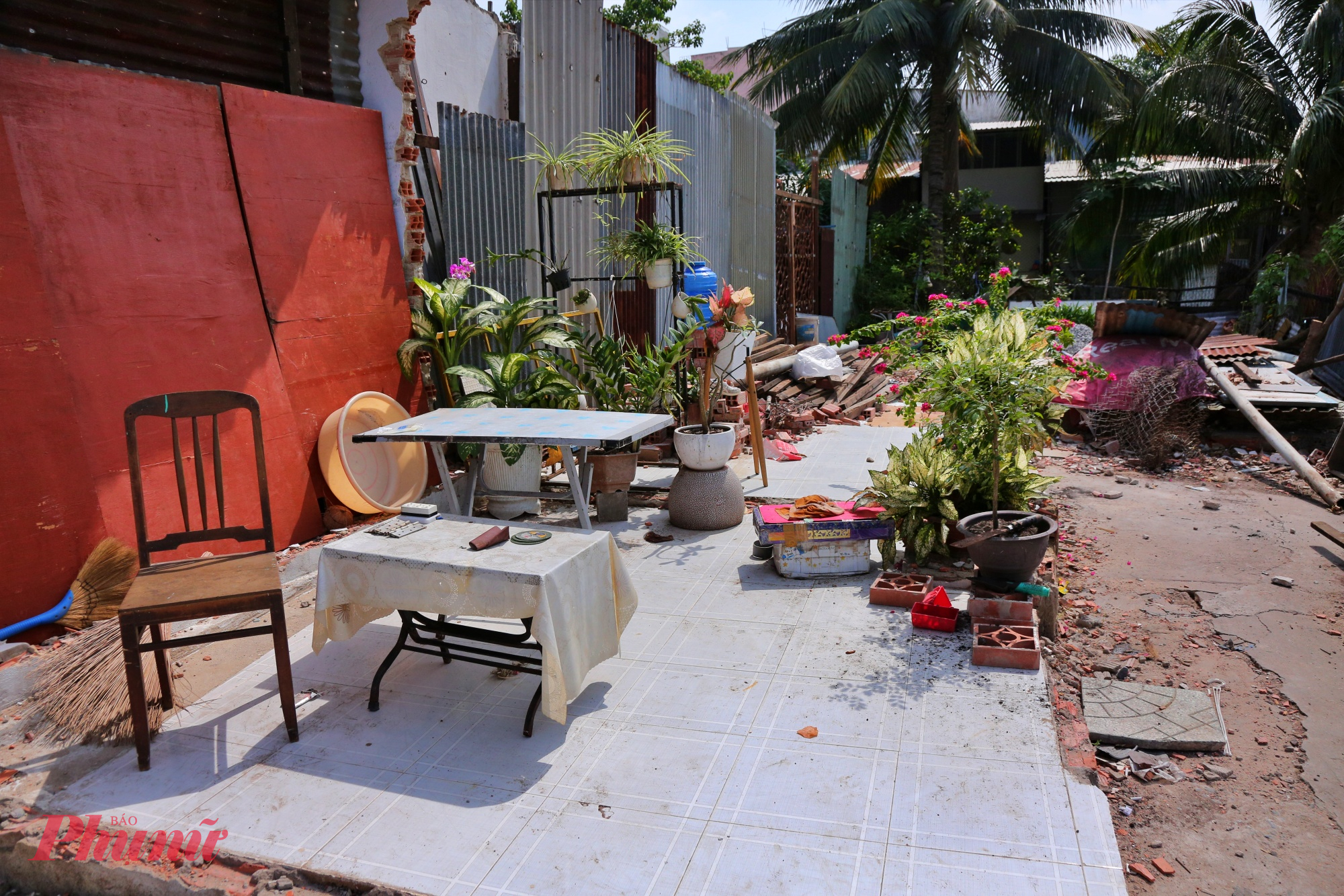 Nhà ông Hồng nằm trong diện giải tỏa một phần, phải tháo dỡ hơn 100 m² diện tích.