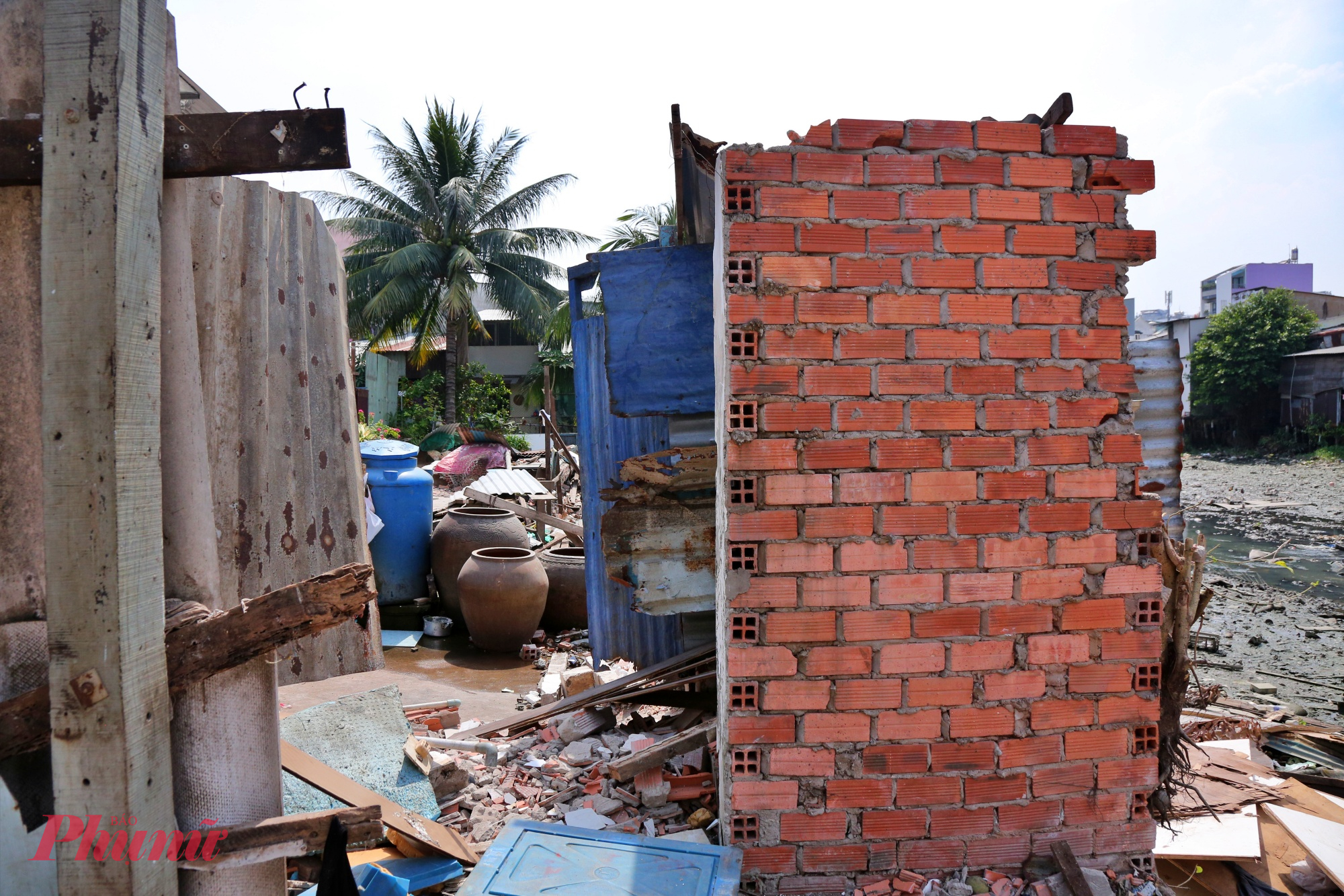 Ngoài tiền bồi thường giải phóng mặt bằng, gia đình ông Hồng còn được hỗ trợ kinh phí di dời theo quy định. 