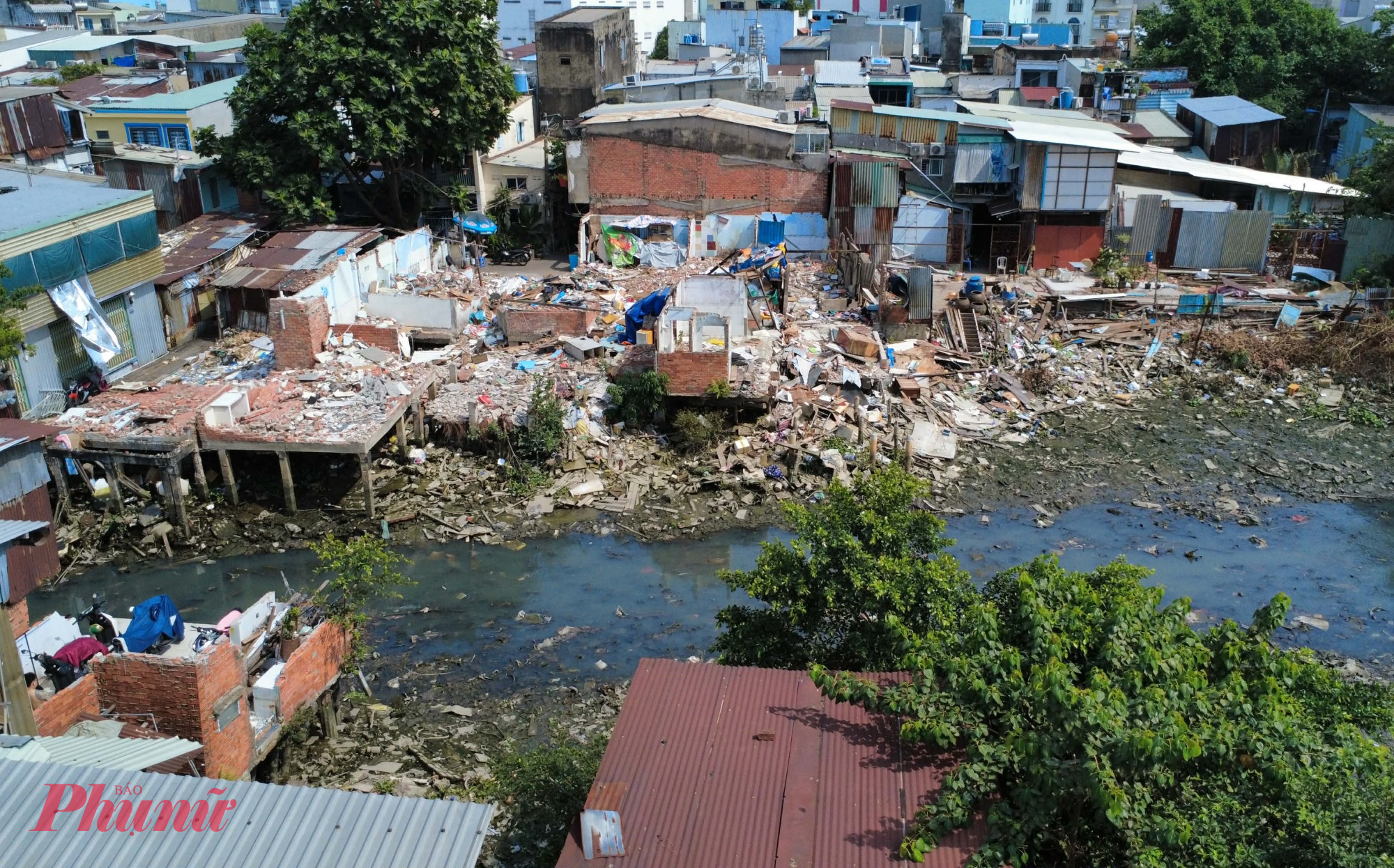 Dự án cải tạo rạch Xuyên Tâm có tổng chiều dài gần 9km, kết nối từ kênh Nhiêu Lộc - Thị Nghè đến sông Vàm Thuật. Dự án được khởi công từ tháng 5/2025 và dự kiến hoàn thành vào năm 2028. Trong đó, tuyến chính dài khoảng 6,7km, cùng 3 nhánh phụ gồm rạch Bình Lợi, Bình Triệu và Cầu Sơn, với tổng chiều dài khoảng 2,2km.