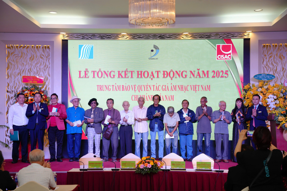 VCPMC trao quà cho các tác giả cho hoàn cảnh khó khăn