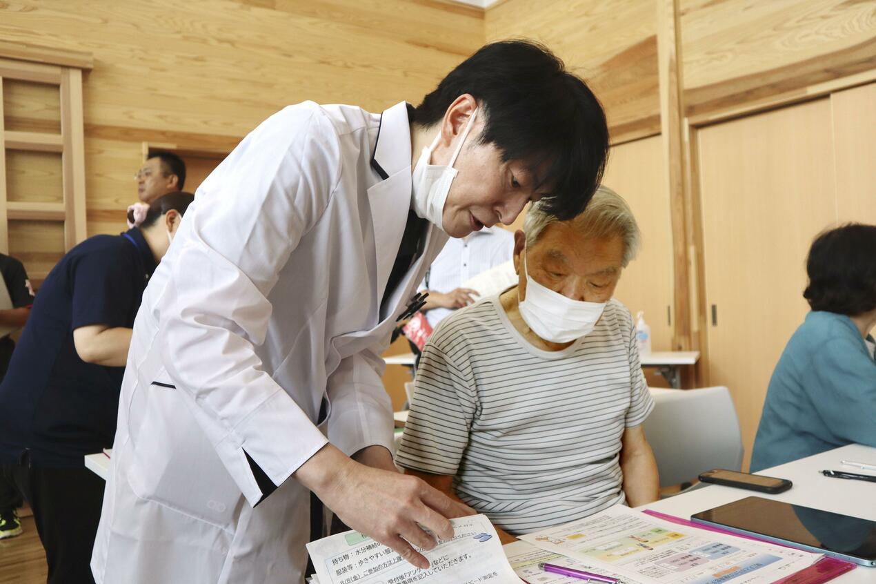 Một buổi kiếm tra thính lực cho người cao tuổi tại 