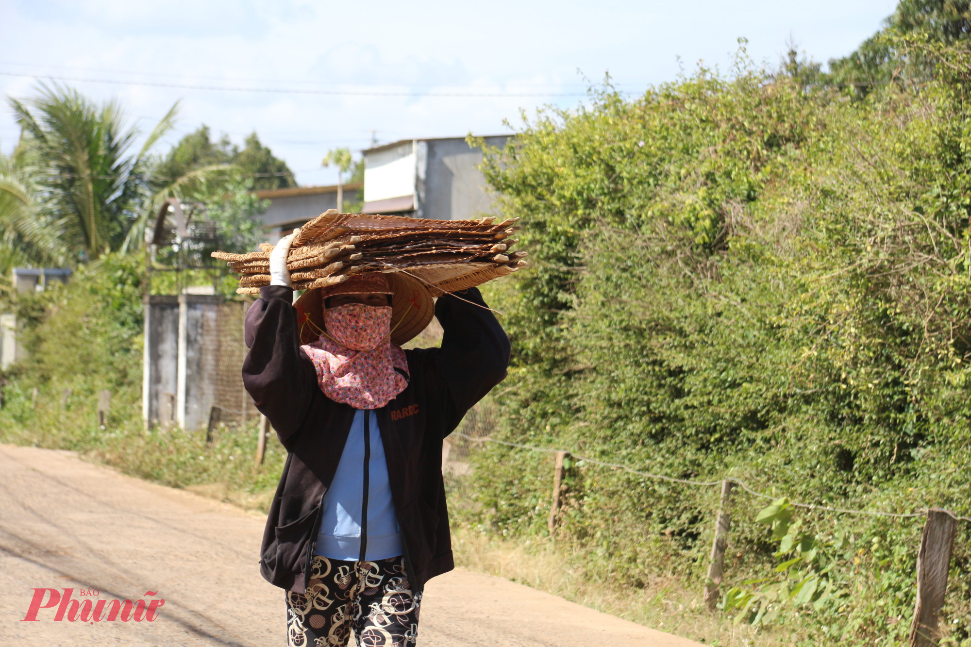 Nghề làm bánh tráng ở xã Ea Nuôl góp phần tạo công ăn việc làm cho nhiều lao động tại địa phương