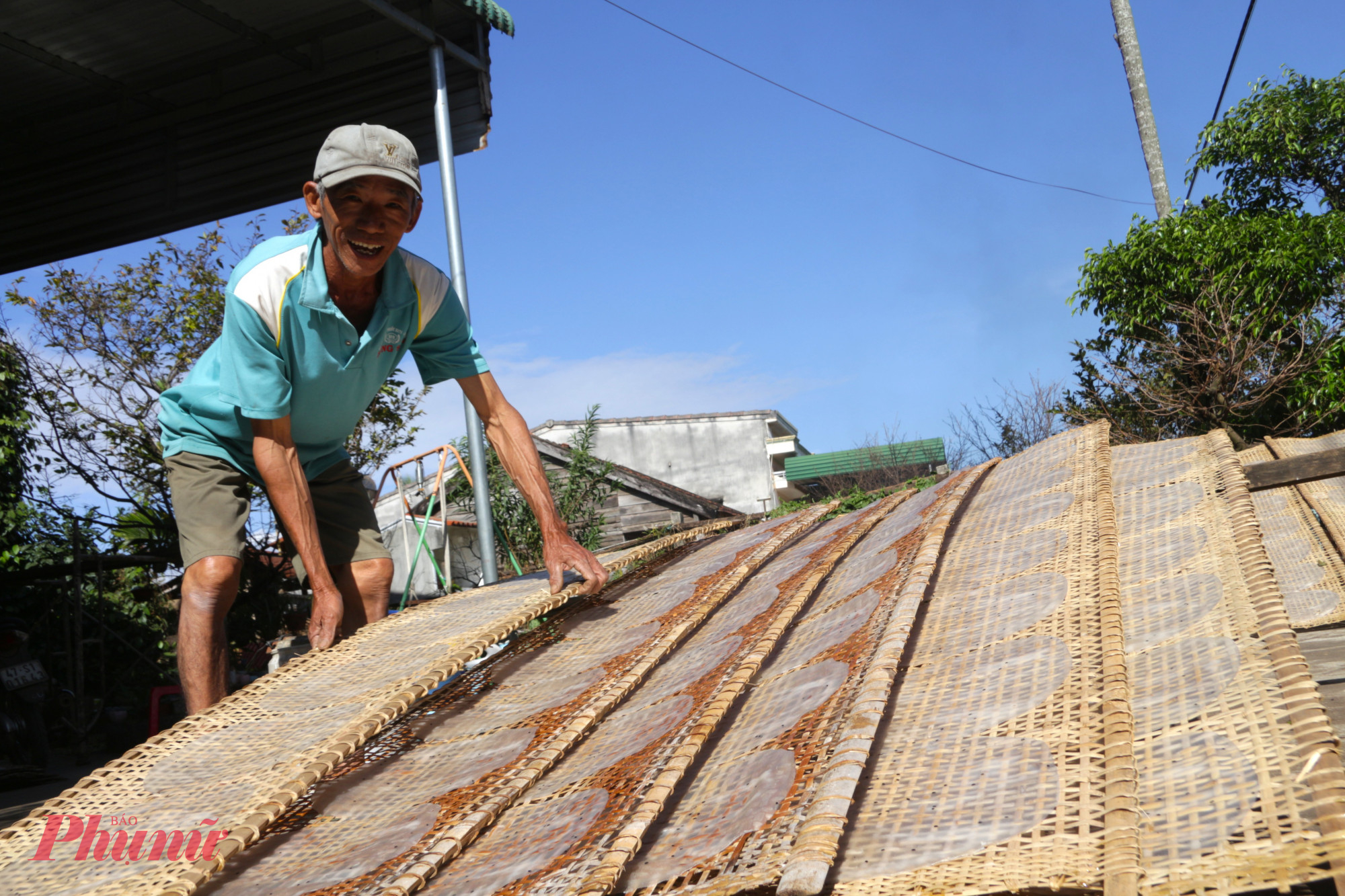 Niềm vui của những người làm nghề dịp cuối năm