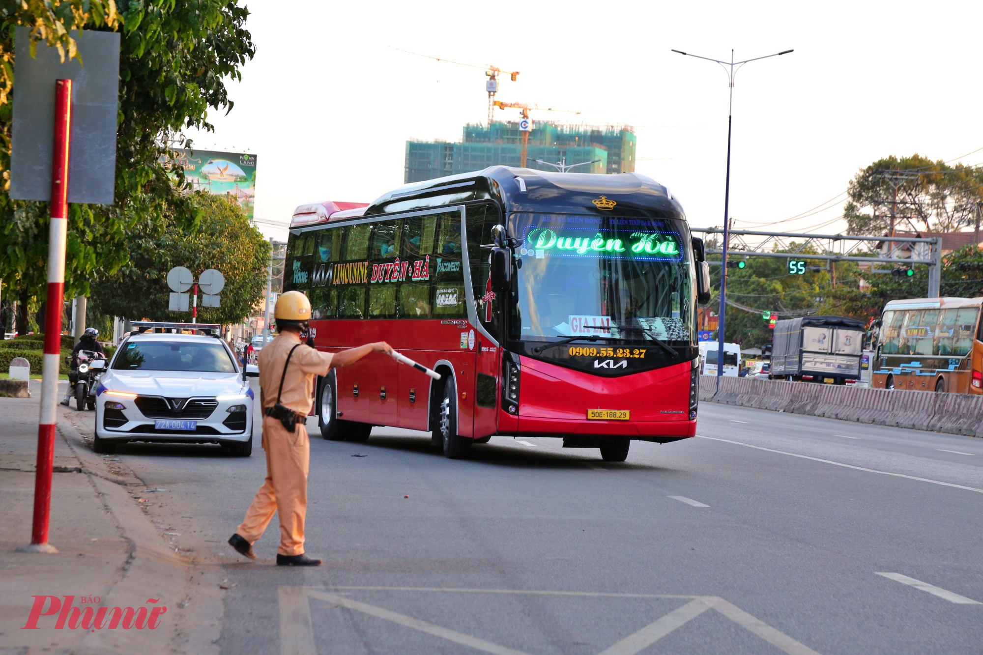 Đợt kiểm tra nhằm lập lại trật tự an toàn giao thông, ngăn chặn xe “dù”, bến “cóc”, đồng thời nâng cao ý thức chấp hành pháp luật của các đơn vị vận tải và tài xế, đặc biệt trong bối cảnh lưu lượng người và phương tiện tăng cao cận Tết.