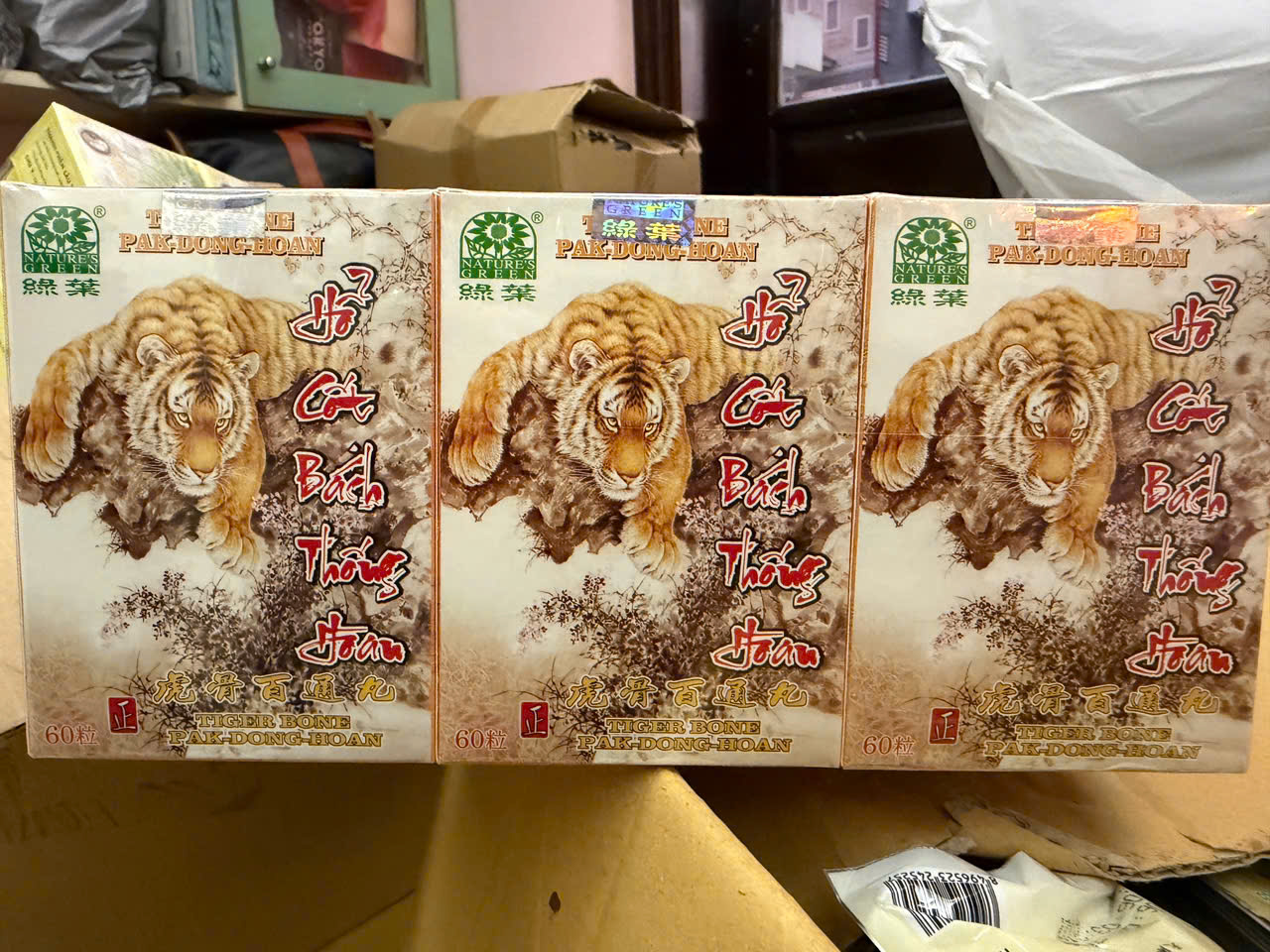 Thuốc đông y được làm giả. Ảnh: CA
