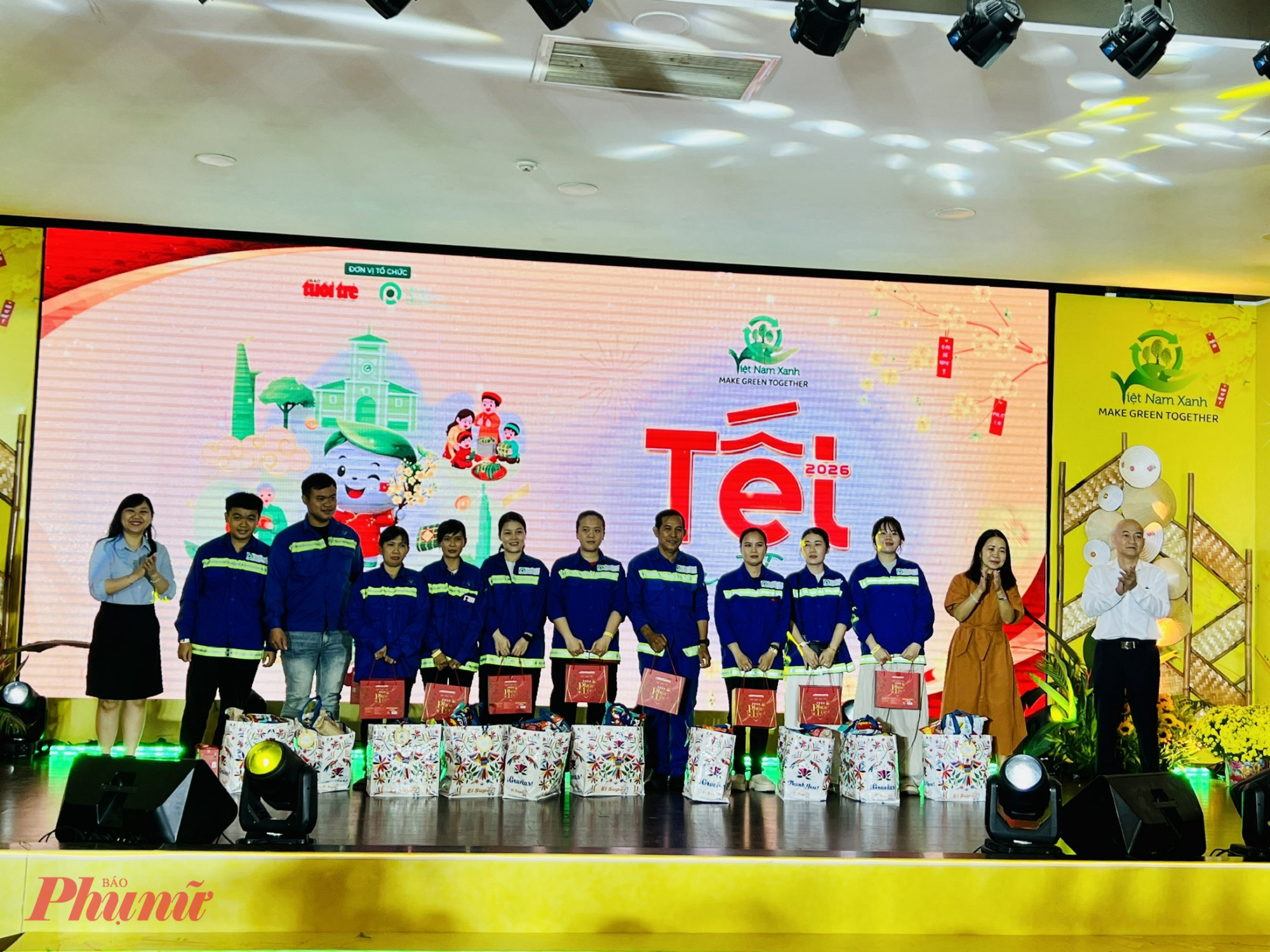 Những phần quà Tết được chuẩn bị cho các cô, chú những người thu gom rác dân lập tại TPHCM. Ảnh: Quốc Thái