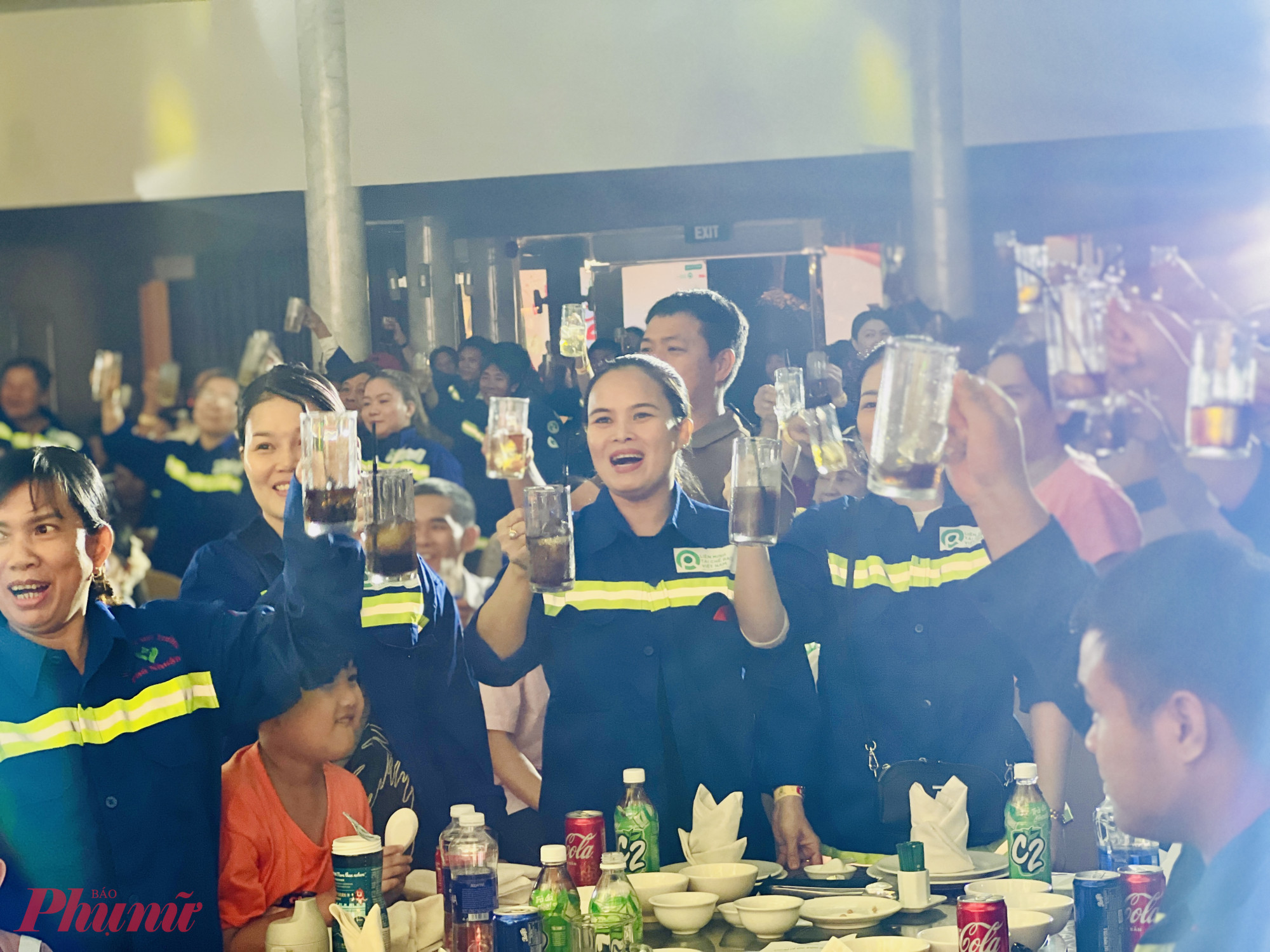 Chương trình tiệc tri ấn hơn 300 người thu rom rác dân lập trên địa bàn TPHCM. Ảnh: Quốc Thái