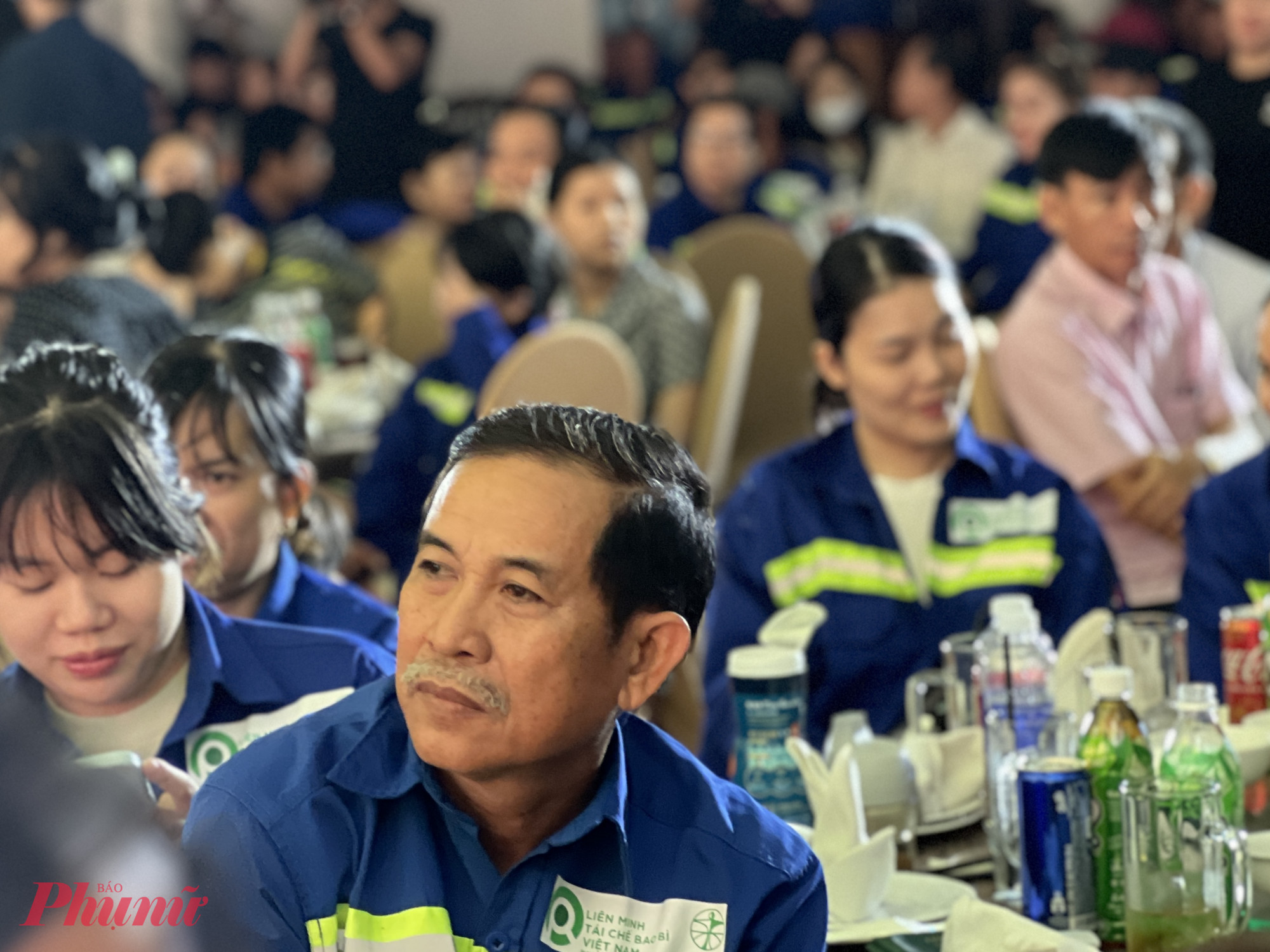 300 người thu rom rác dân lập được tổ chức tiệc tri ân, chăm lo Tết. Ảnh: Quốc Thái