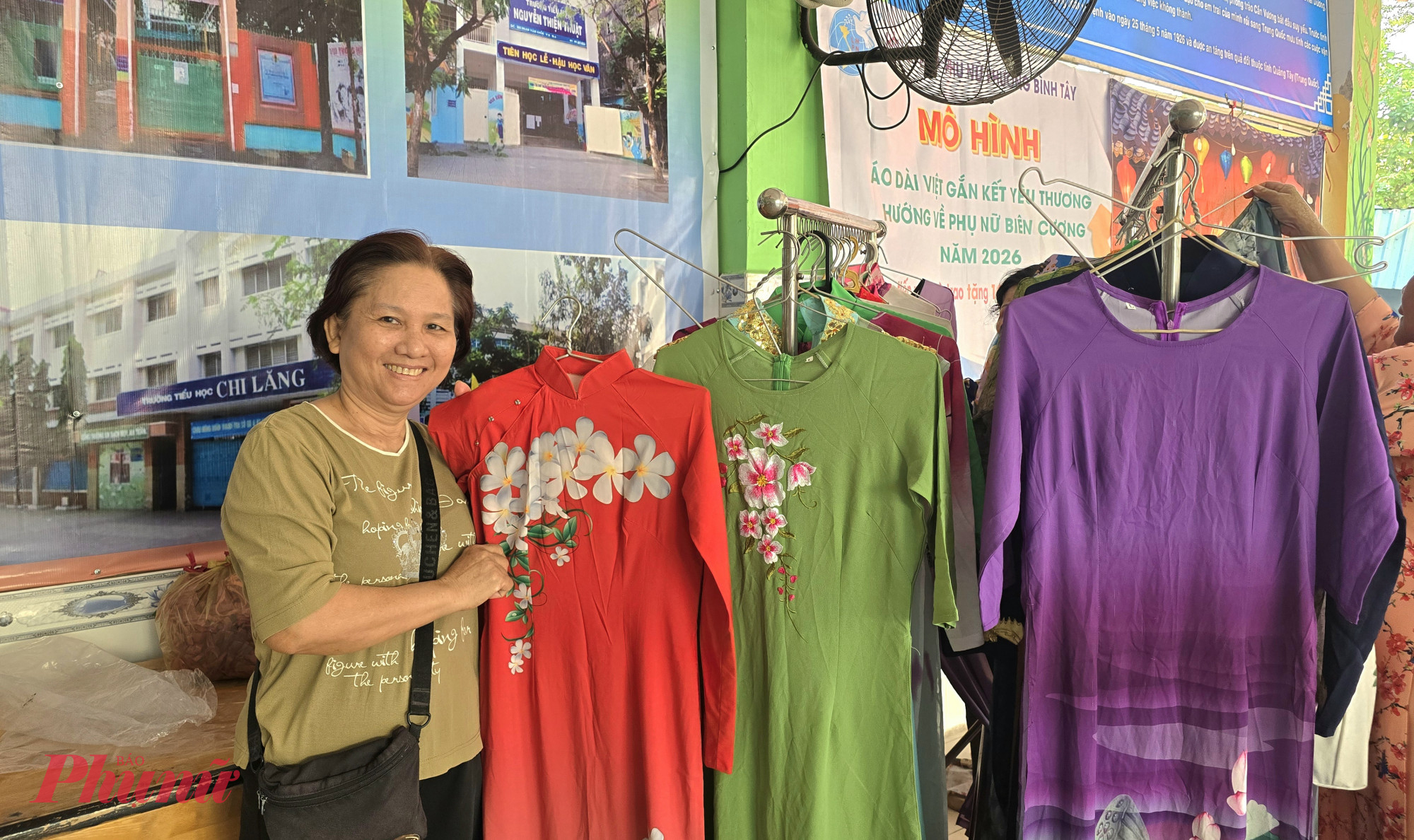 Gian hàng áo dài yêu thương