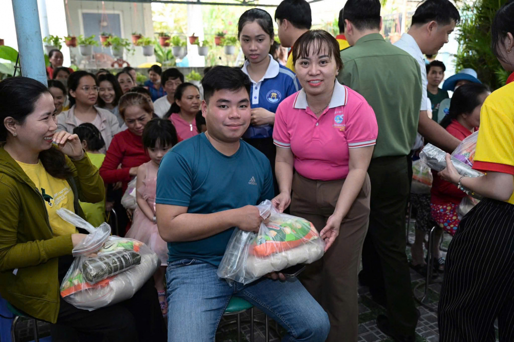 Bà Nguyễn Thị Ngọc Hiền - Phó chủ tịch Ủy ban MTTQ Việt Nam xã, Chủ tịch Hội LHPN xã Vĩnh Lộc 