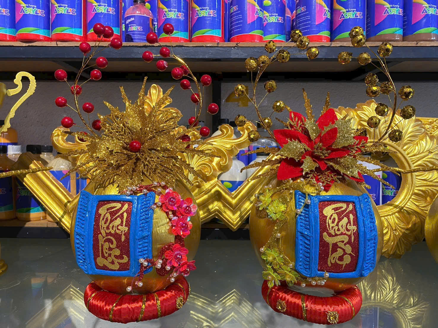 dừa dát vàng, giá phổ biến khoảng 1,3 triệu đồng/cặp, nhắm vào phân khúc khách hàng trung – cao cấp.