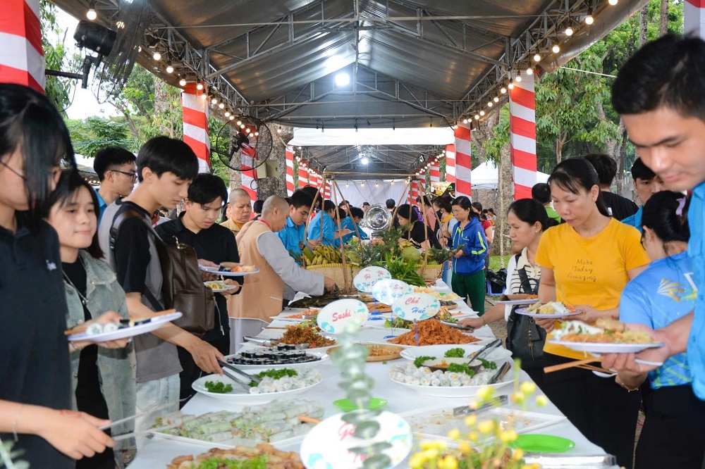 Khách sẽ được thưởng thức nhiều món chay ngon tại lễ hội này - Ảnh: BMN