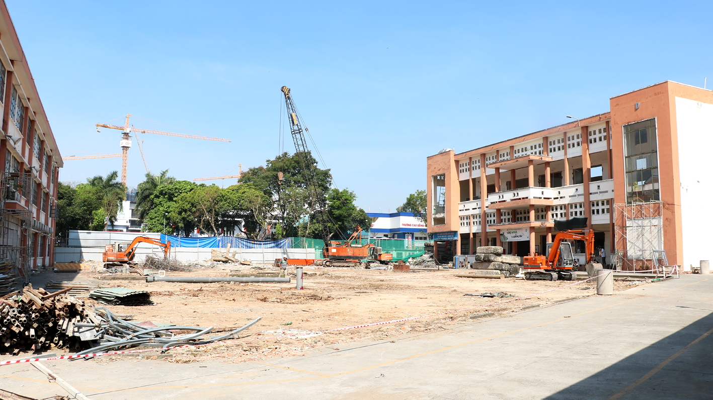 Công trình xây mới Trường THPT Nguyễn Hữu Huân (phường Thủ Đức) vừa được khởi công vào ngày 8/1