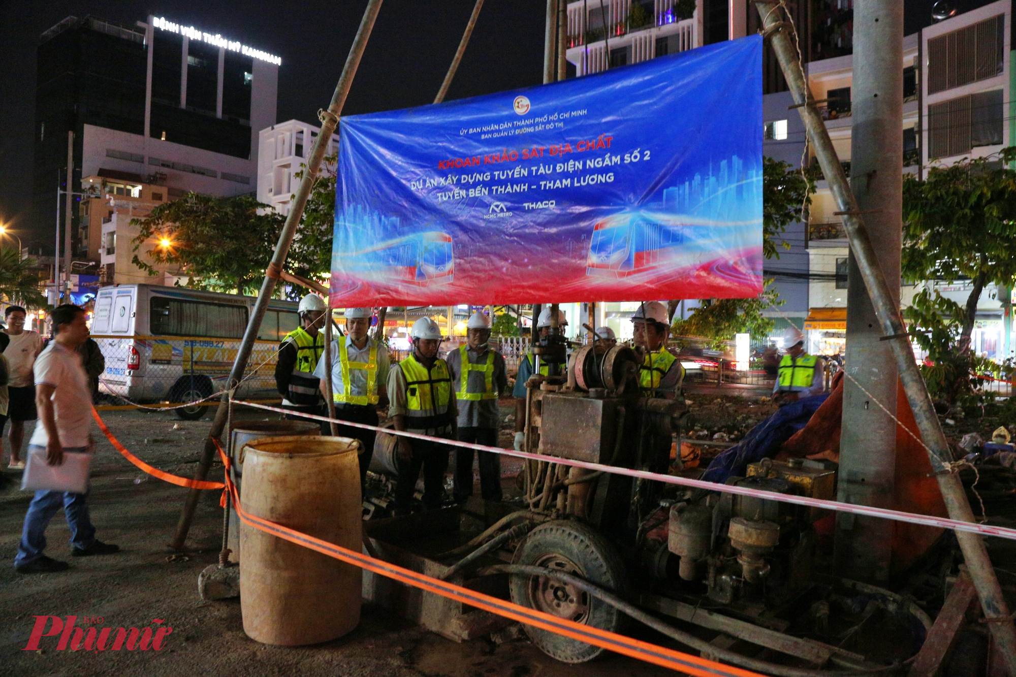 Khoan khảo sát địa chất tại ga Lê Thị Riêng - Ảnh: Nguyễn Văn