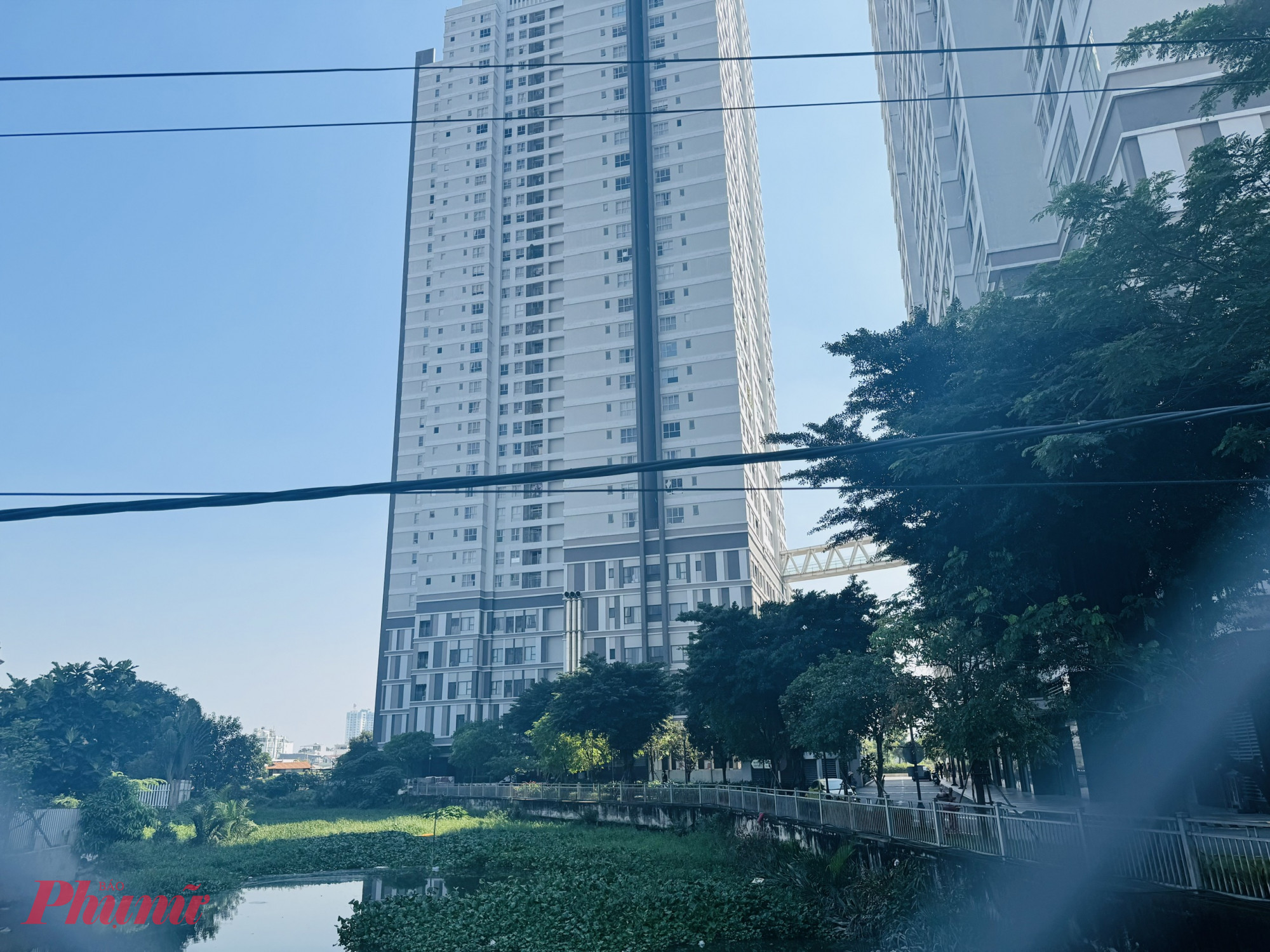 Khi xuống tiền mua nhà, người mua cần tìm hiểu kỹ về dự án, chủ đầu tư dự án... Ảnh: Thanh Hoa