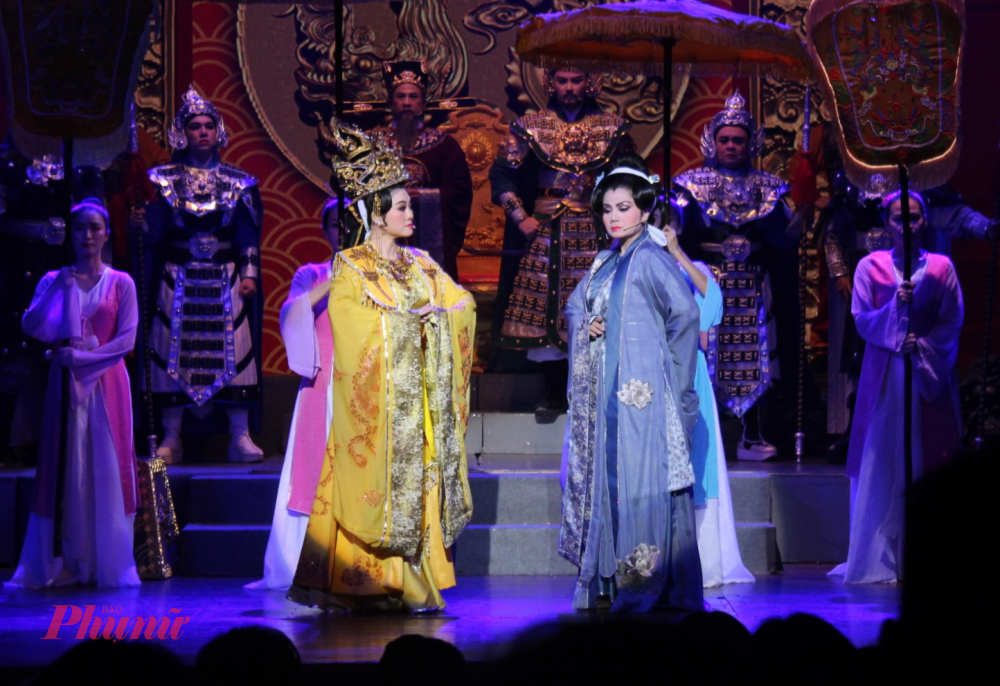 Trong vai Mỹ Chi và Tố Nga, NSND Quế Trân và NS ƯT Tú Sương