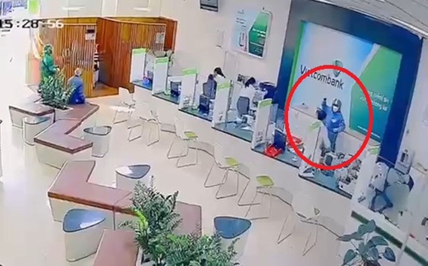 Hiện trường xảy ra vụ cướp ngân hàng ở Gia Lai - ảnh: CACC