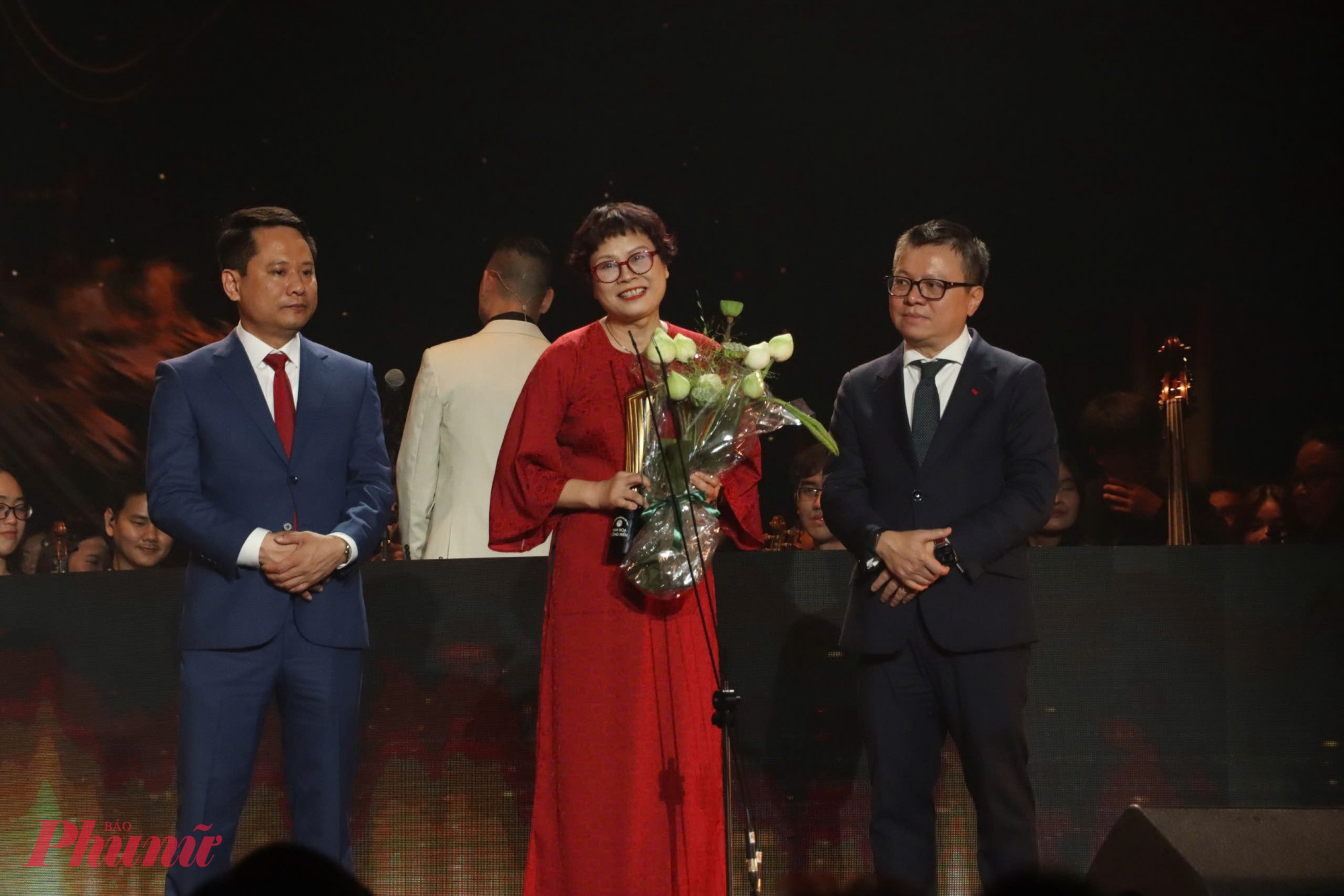 Nhà báo Phạm Hồng Tuyến chia sẻ khi nhận giải thưởng thay cha mình