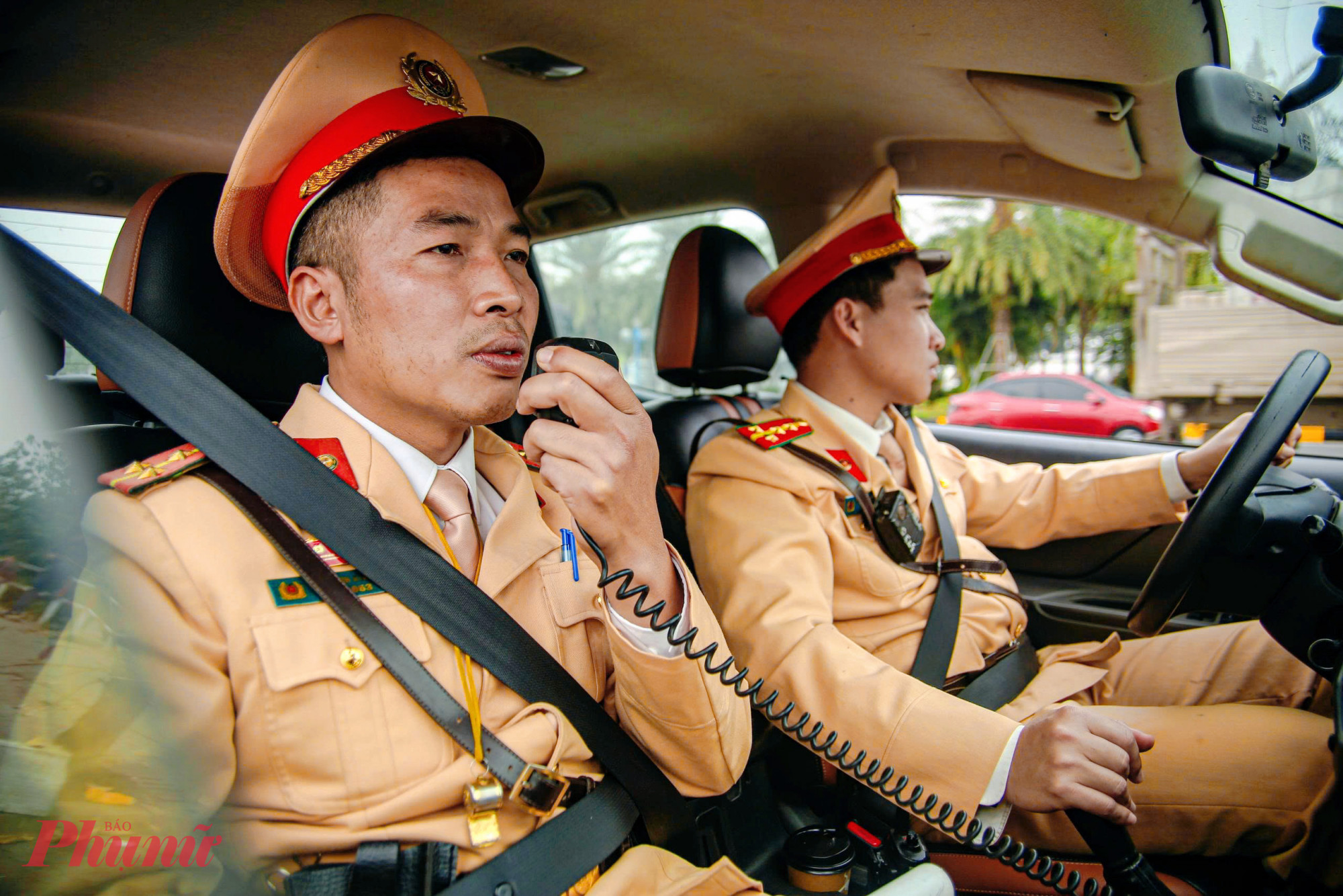 Cảnh sát tuần tra, phát hiện hàng loạt trường hợp vi phạm.