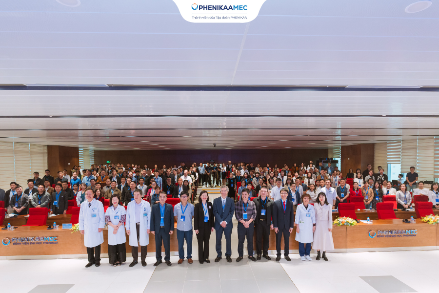 Hội thảo “Siêu âm tim thai - Từ chẩn đoán trước sinh đến quản lý sau sinh” do PhenikaaMec tổ chức quy tụ hơn 300 bác sĩ trong nước tới tham dự - Ảnh: PhenikaaMec
