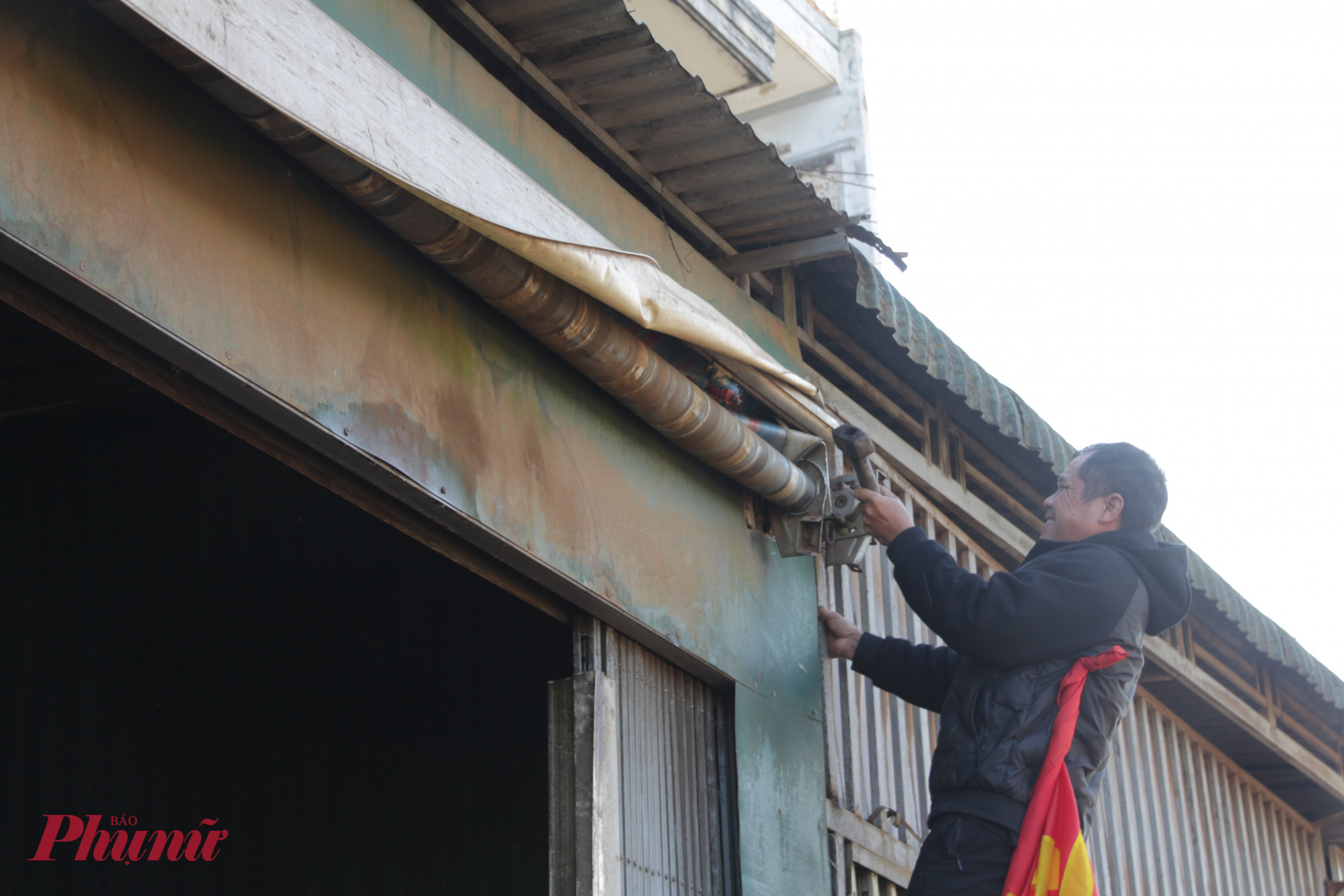 Nhiều hộ tiểu thương tự nguyện tháo dỡ các công trình vi phạm