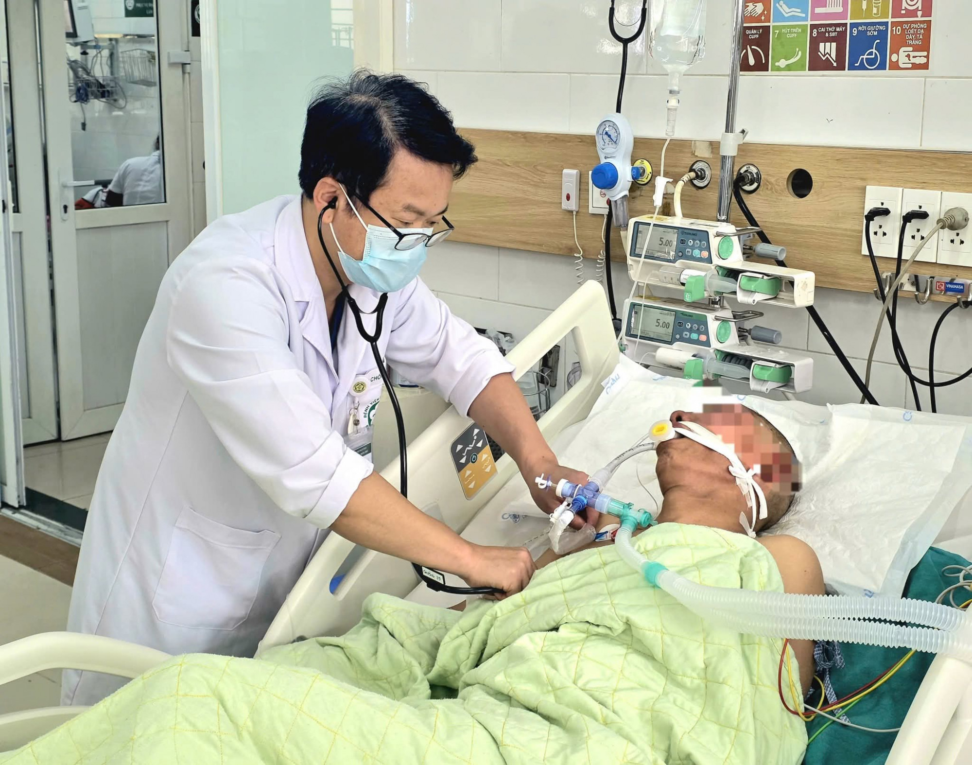 Nam bệnh nhân hôn mê vì chữa xoang theo mạng - ảnh: Bệnh viện cung cấp