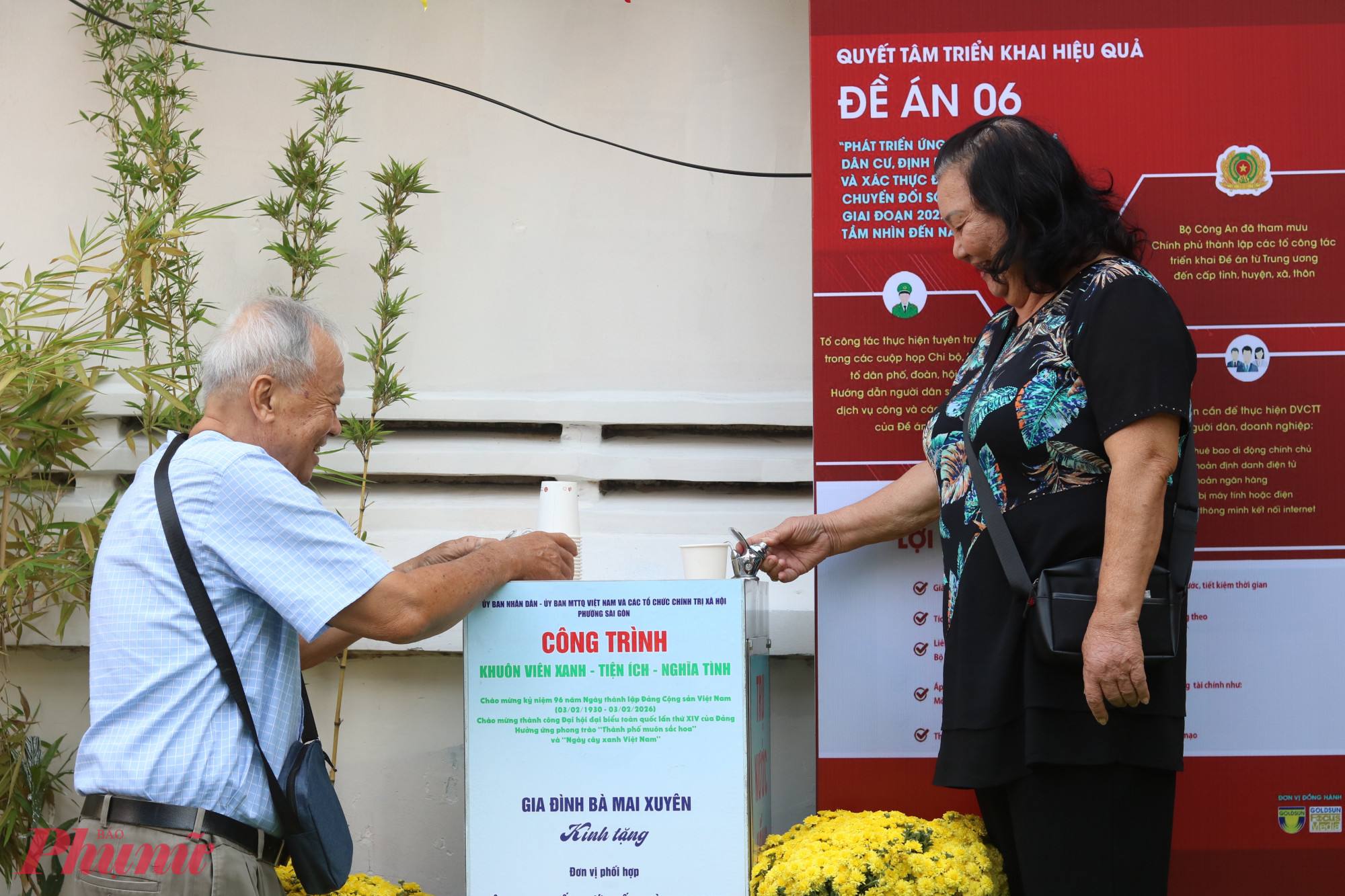 Quầy nước uống miễn phí đã được lắp đặt trong khuôn viên - Ảnh: Mẫn Nhi