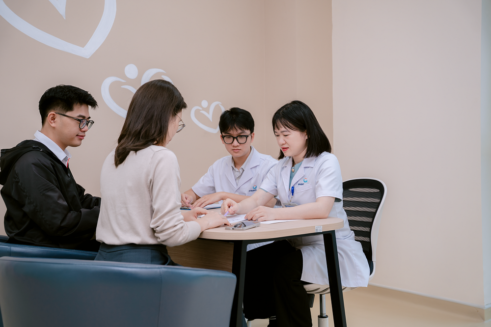 Trung tâm Di truyền thực hiện xét nghiệm và tư vấn di truyền cho các cặp đôi, bé sơ sinh, thai phụ... góp phần sàng lọc, chẩn đoán, phòng ngừa các bệnh lý di truyền - Ảnh: PhenikaaMec