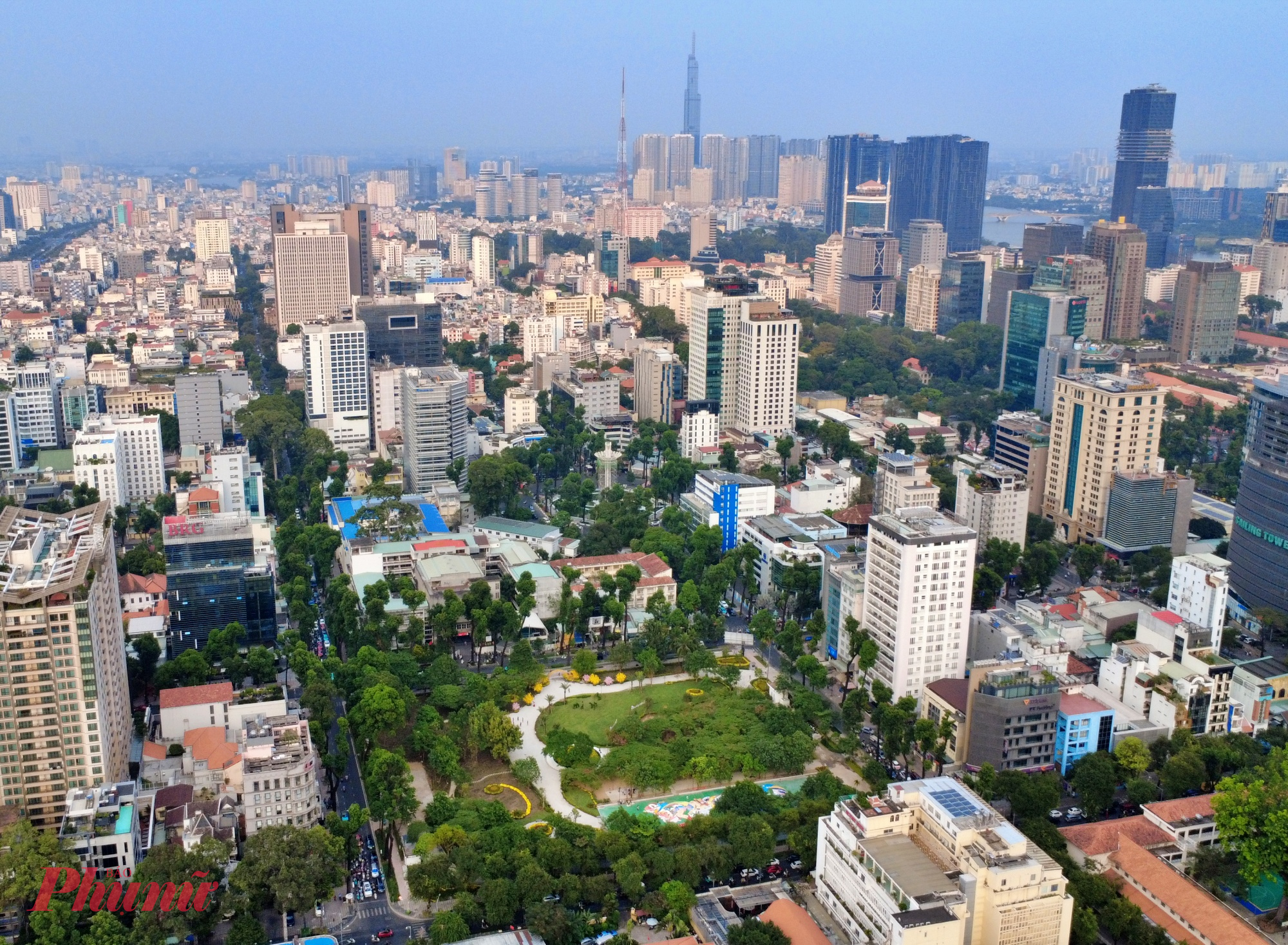 Diện mạo trung tâm TPHCM đã thay đổi đẹp hơn, mới mẻ hơn khi công viên, vườn hoa Tết Bính Ngọ 2026 hình thành trên khu đất vàng Nhà thi đấu Phan Đình Phùng.