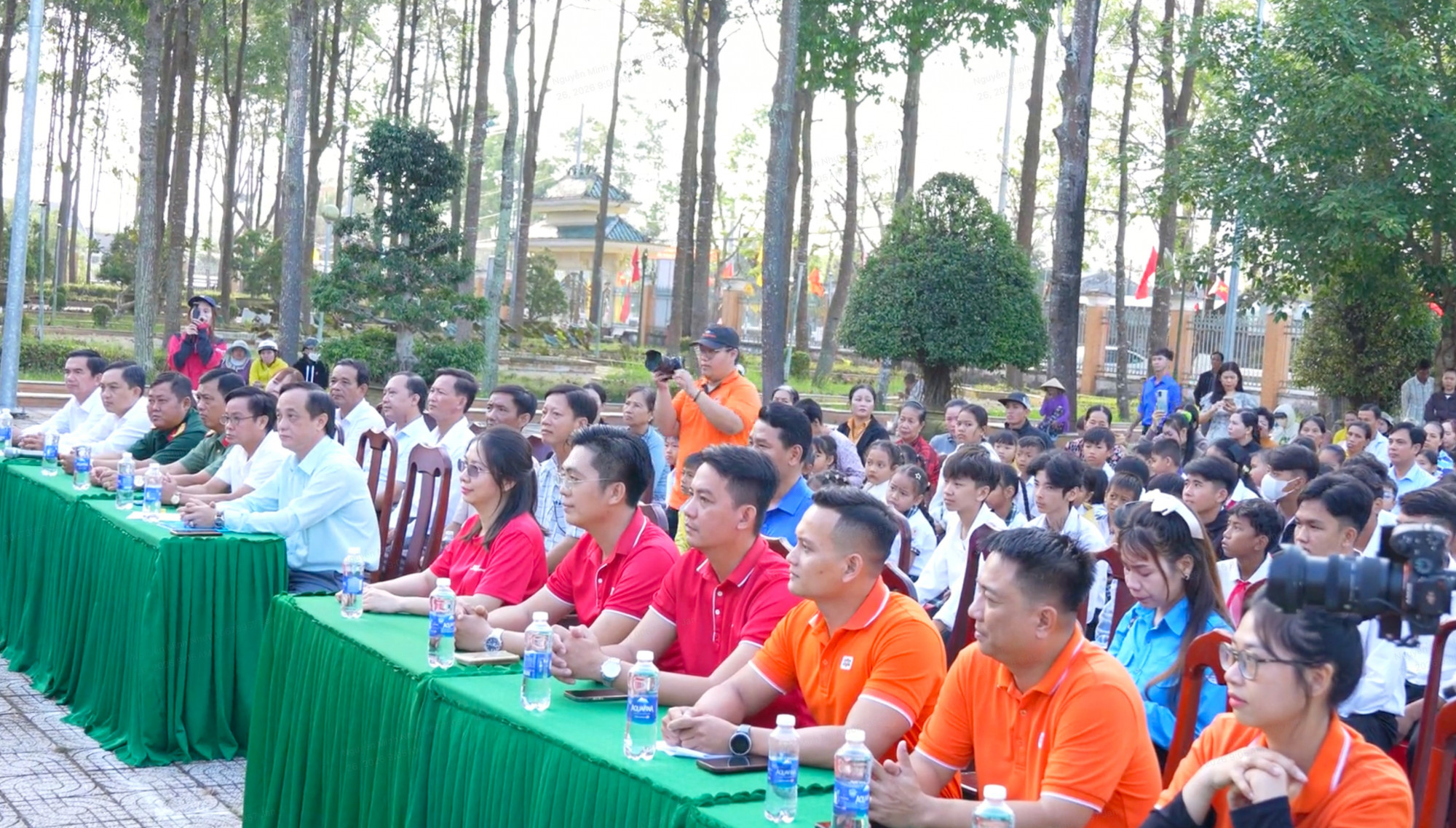 Đại diện các đơn vị tổ chức trong buổi lễ khai mạc “Xuân Yêu Thương” - Ảnh: J&T Express