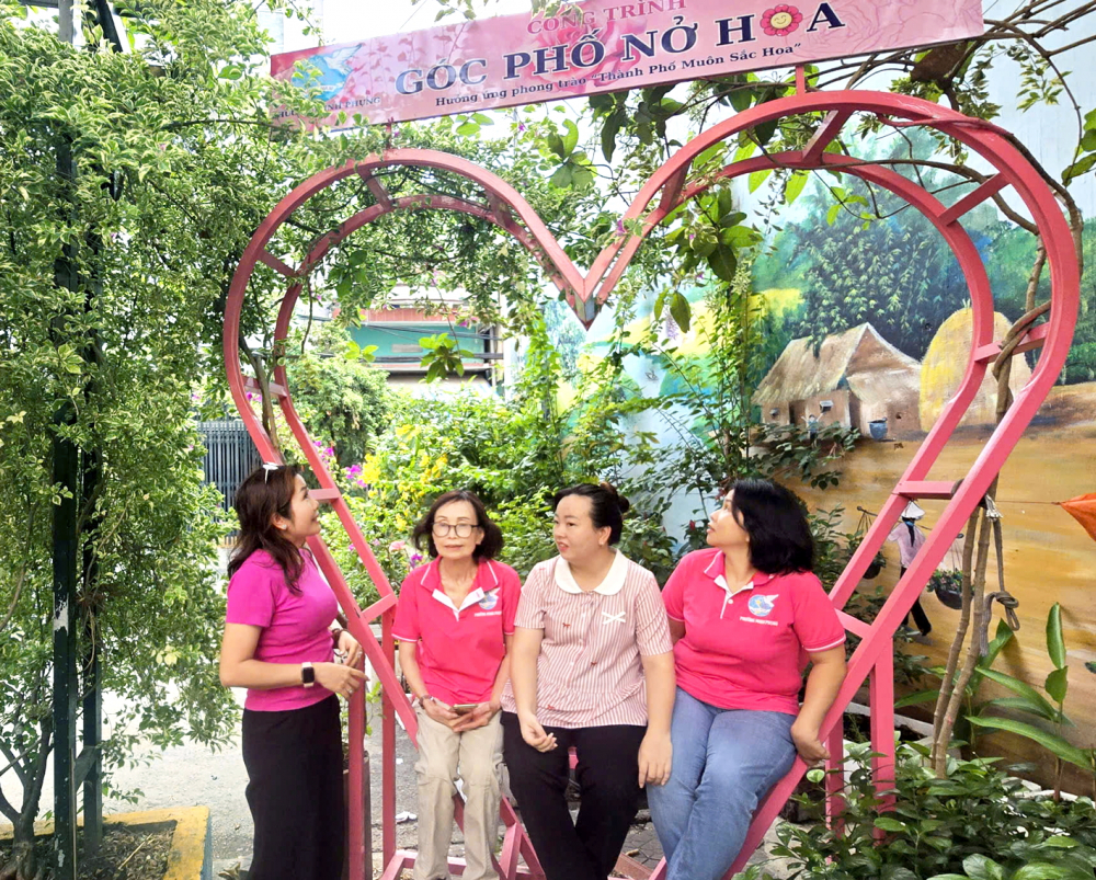 Công trình “Góc phố nở hoa” tại chung cư Cây Mai (phường Minh Phụng)