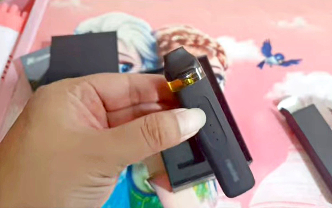 Người hút thuốc lá điện tử, thuốc lá nung nóng bị xử phạt từ 3 đến 5 triệu đồng, ảnh minh họa PNVN