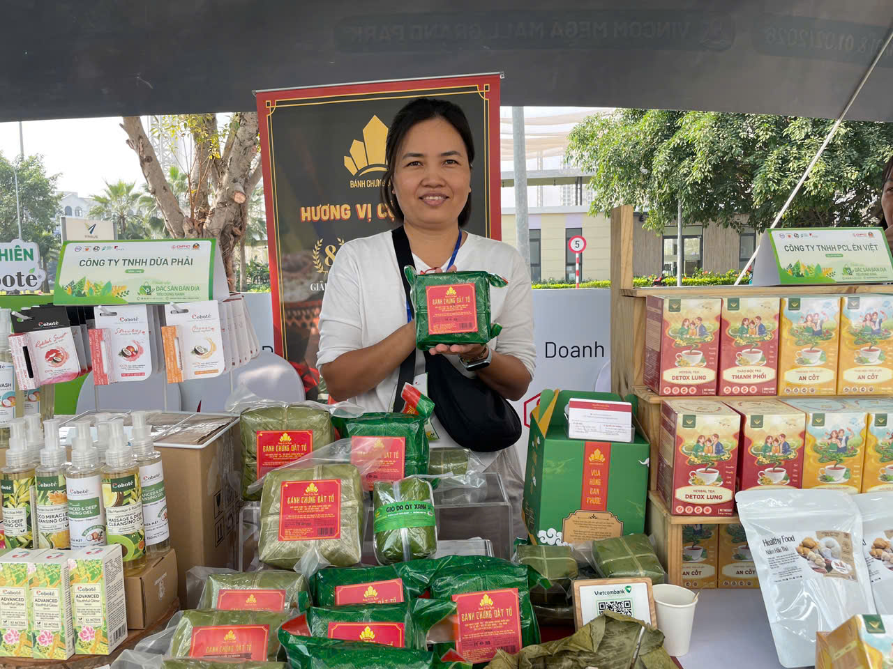 Theo bà Vũ Kim Anh - Phó Giám đốc Trung tâm BSA, Trưởng Ban tổ chức Phiên chợ, sự kiện là dịp để doanh nghiệp kết nối trực tiếp với người tiêu dùng, giới thiệu bộ sản phẩm mùa tết, đồng thời tạo thêm cơ hội hợp tác, mở rộng thị trường trong bối cảnh tiêu dùng đang chuyển dịch mạnh mẽ sang các sản phẩm có trách nhiệm với môi trường và xã hội.