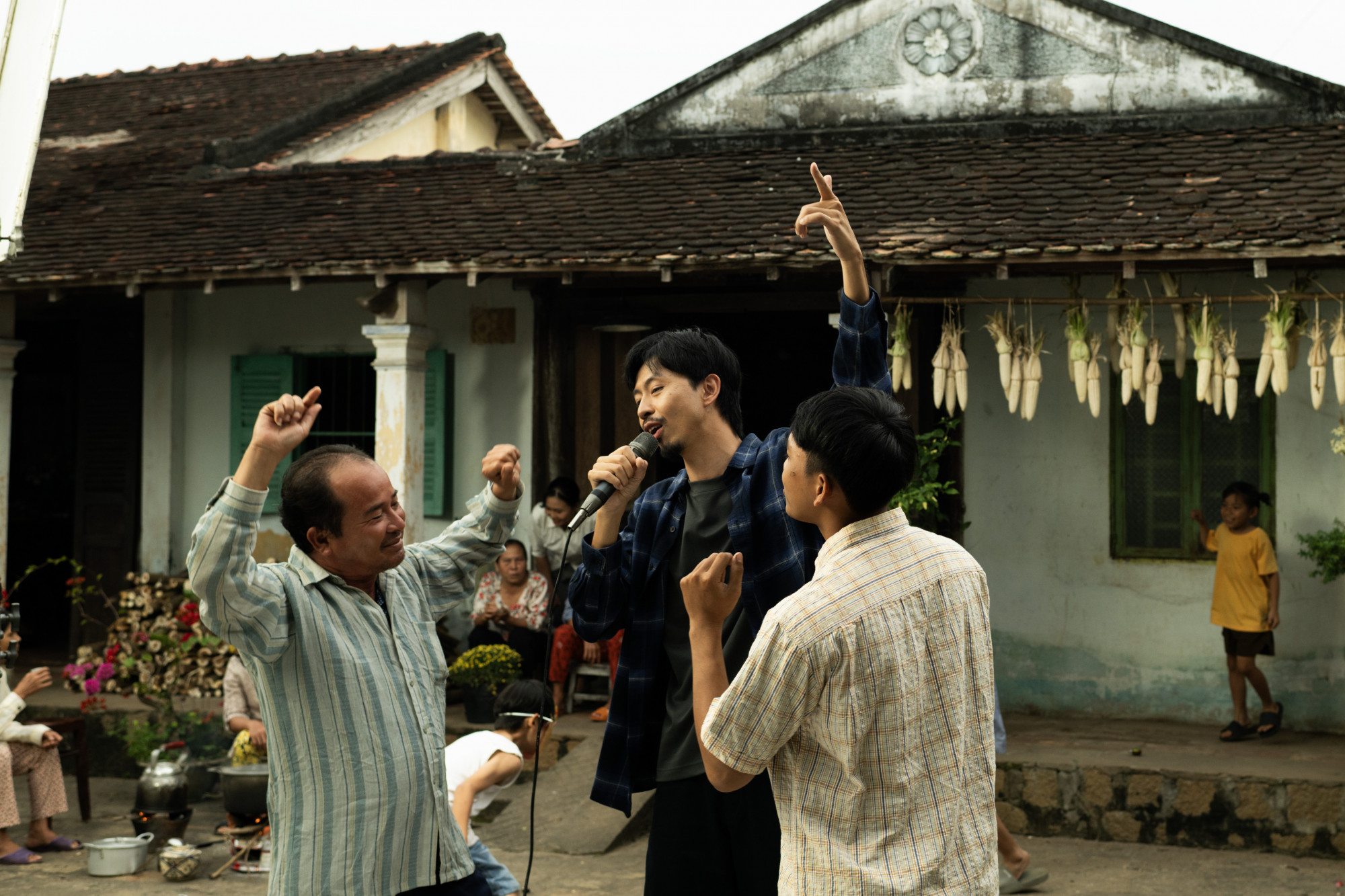 Đen và khung cảnh bình dị trong MV mới