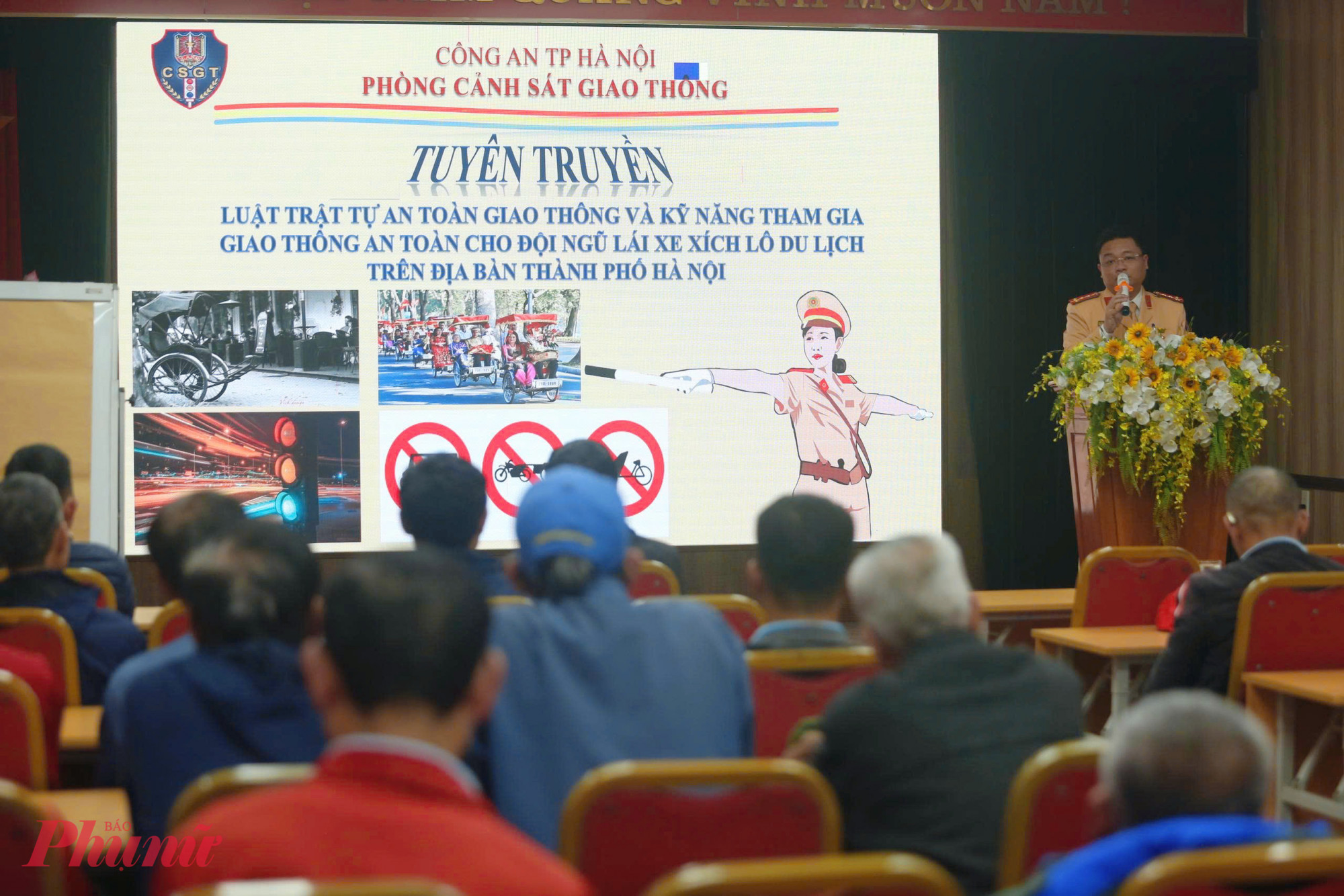 Bên cạnh việc kiểm tra, xử phạt hành chính, CSGT Hà Nội còn phối hợp cùng Sở Du lịch Hà Nội đã tuyên truyền, nhắc nhở các tài xế về tầm quan trọng của việc giữ gìn hình ảnh thành phố trong mắt bạn bè quốc tế.