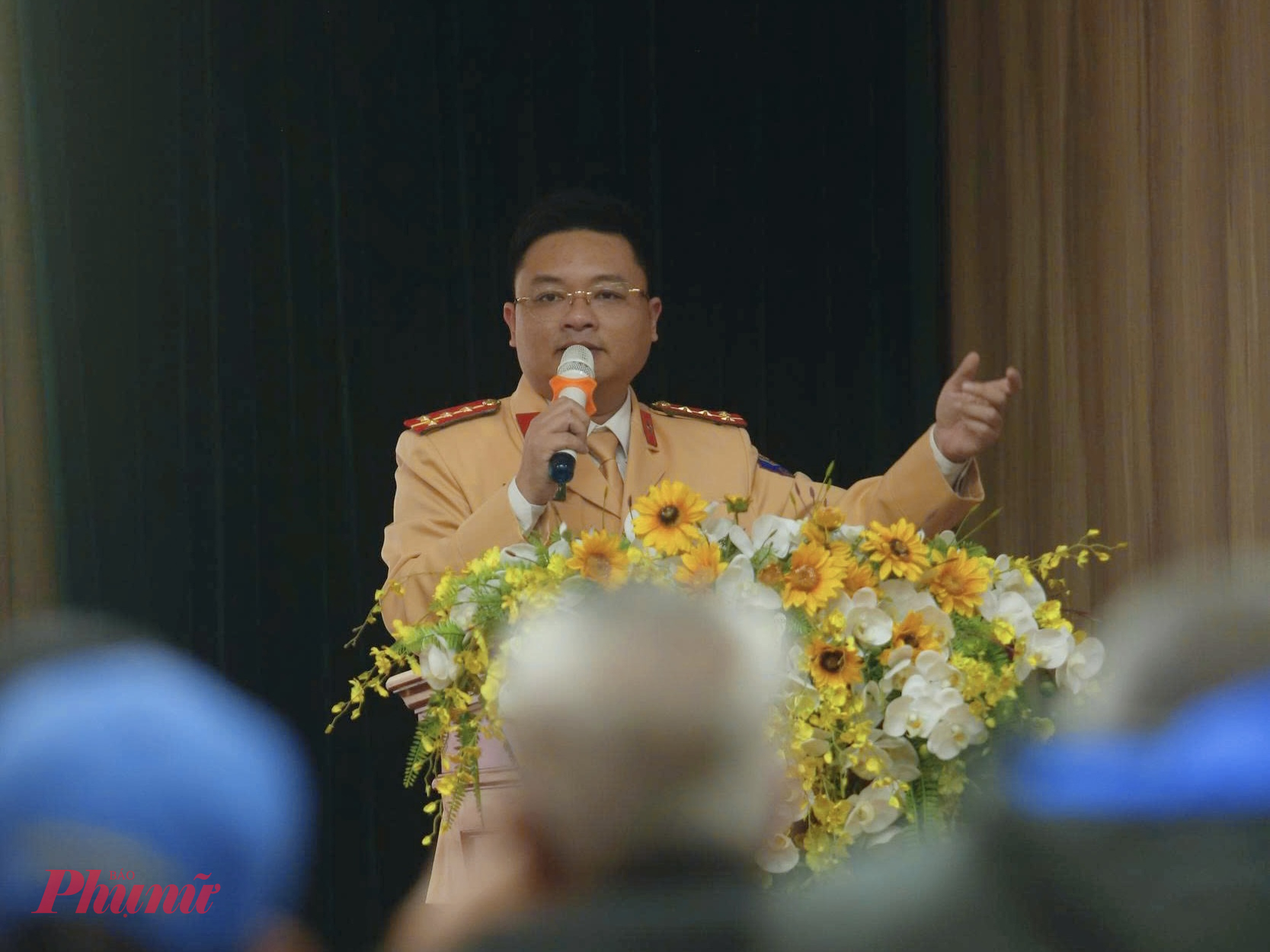 Đại uý Trần Quân Thuỵ - cán bộ Đội Tuyên Truyền (Phòng CSGT) cho biết: Đa số các bác tài xích lô là người lao động ngoại tỉnh hoặc người dân phố cổ có hoàn cảnh khó khăn. Chúng tôi tuyên truyền giúp họ hiểu rằng chấp hành luật không chỉ là tránh bị phạt, mà là bảo vệ chính sinh kế và tính mạng của họ và hành khách.