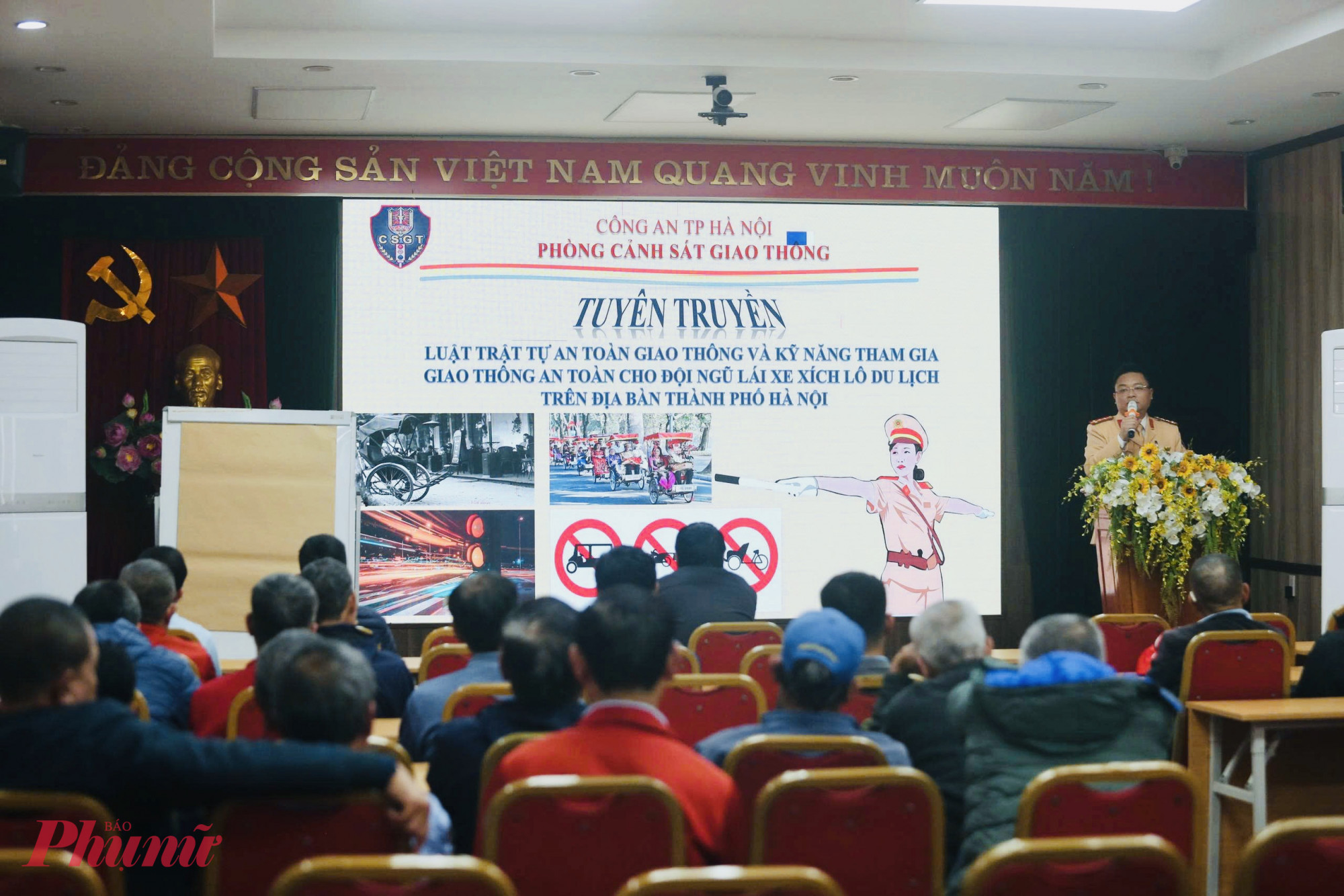 Việc tăng cường kiểm tra, tuyên truyền không chỉ là biện pháp hành chính thuần túy mà còn là nỗ lực để bảo tồn một nét văn hóa truyền thống. Khi những chiếc xích lô hoạt động có nề nếp, sẽ tiếp tục là nhịp cầu đưa du khách len lỏi qua từng con phố cổ, cảm nhận hơi thở của mùa xuân đang về một cách bình yên và trọn vẹn nhất.