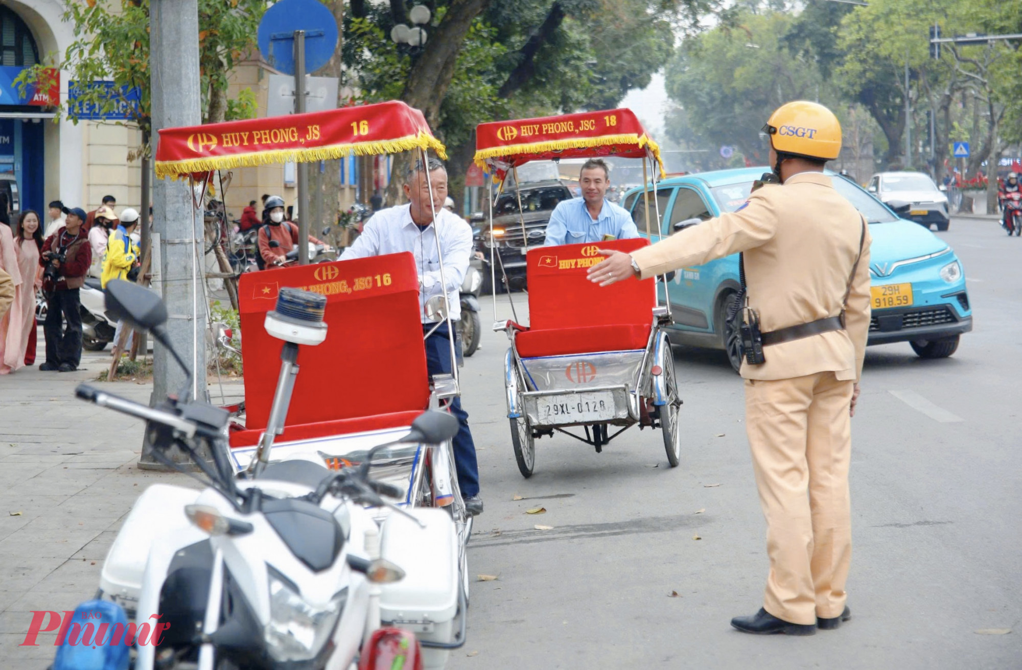 Cận Tết Nguyên đán 2026 là thời điểm vàng của du lịch, nhu cầu ngồi xích lô đi dạo của du khách trong nước và quốc tế tăng mạnh.