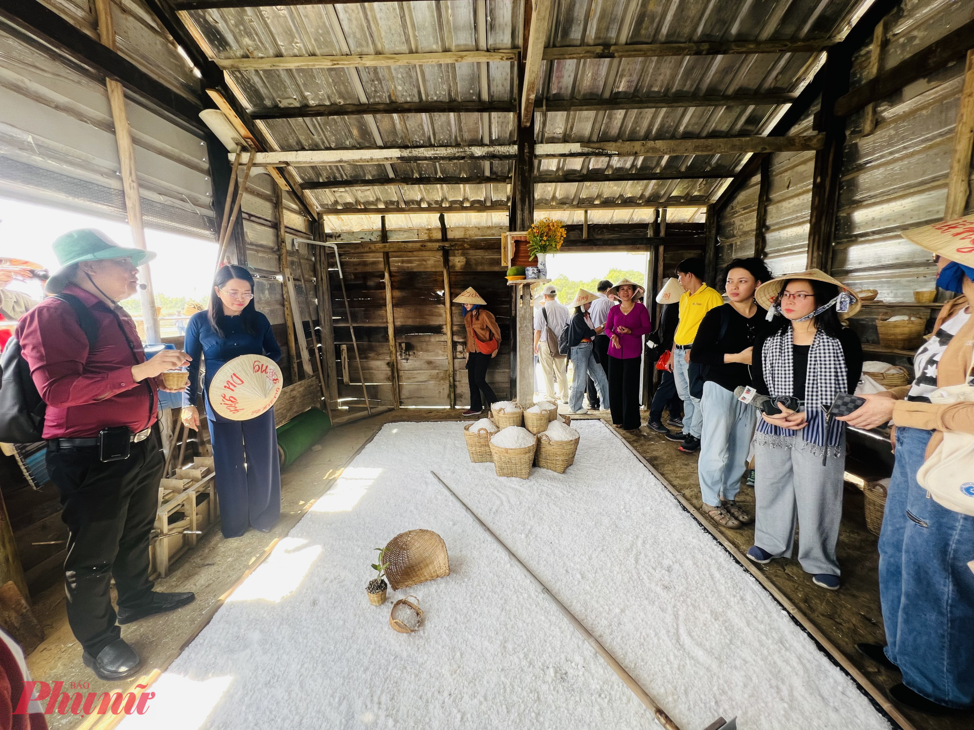 Sản phẩm du lịch cộng đồng Thiềng Liềng (Thạnh An, Cần Giờ) tận dụng sinh kế người dân để hút khách. Ảnh: Quốc Thái