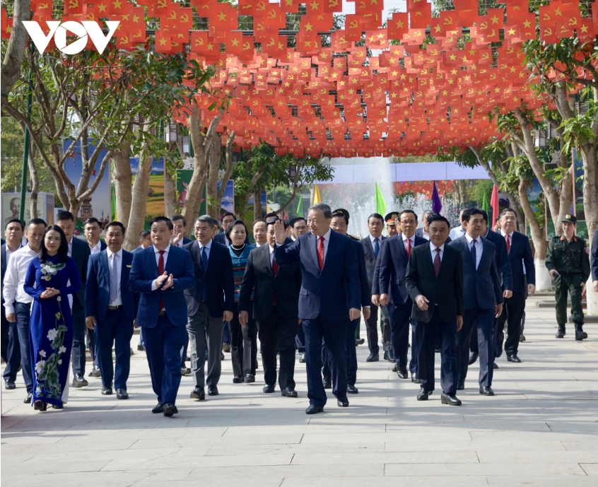 Tổng Bí thư Tô Lâm cùng đoàn công tác Trung ương đến dâng hoa, dâng hương tưởng nhớ Chủ tịch Hồ Chí Minh tại Khu Di tích quốc gia đặc biệt Kim Liên