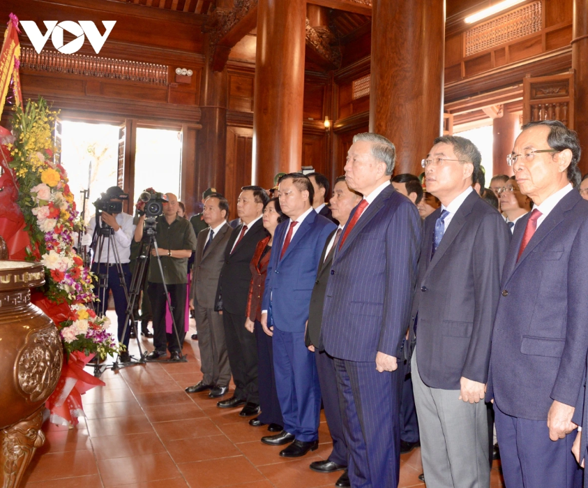 Tổng Bí thư Tô Lâm cùng đoàn công tác dâng hương tại Khu Di tích quốc gia đặc biệt Kim Liên
